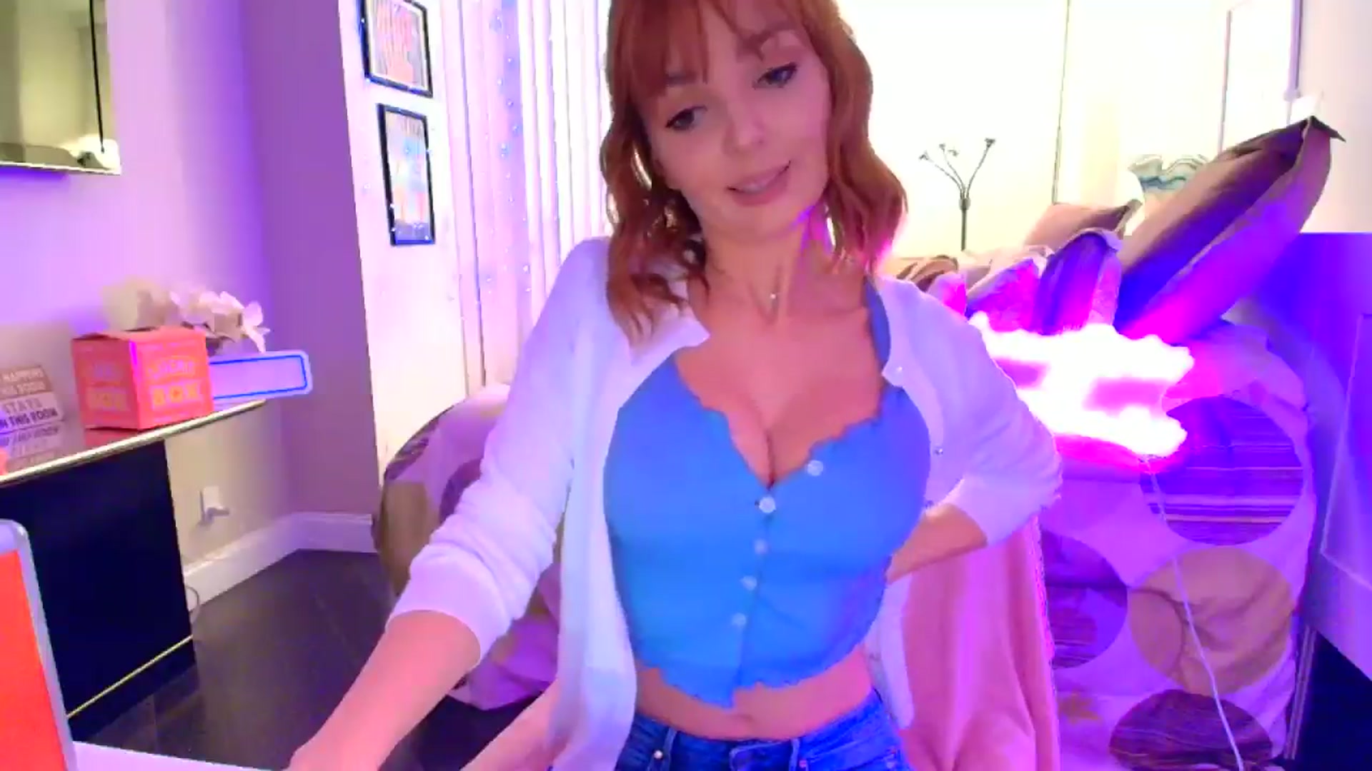 Gallery image thumbnail from SunFlowerKiss's myfreecams stream on, 12/12/2025, 01:11 image 13 of 20