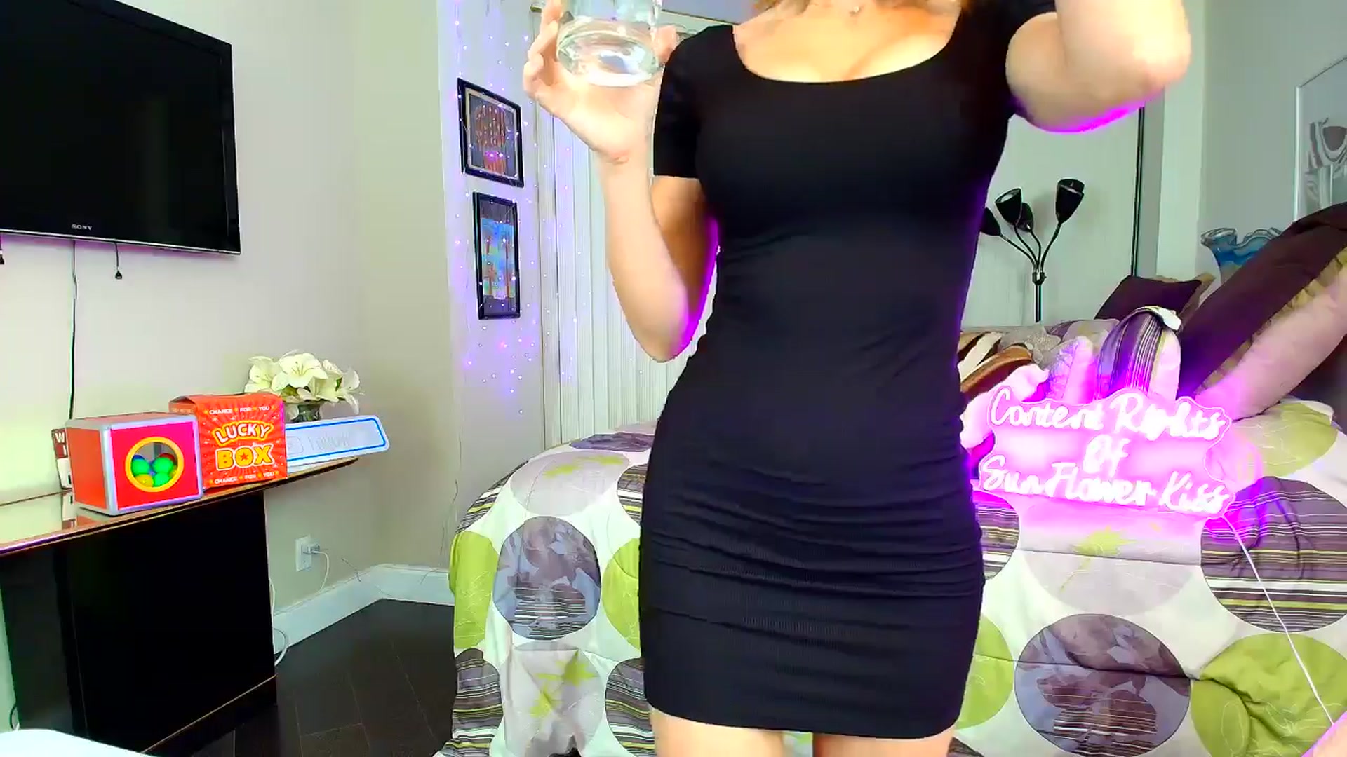 Gallery image thumbnail from SunFlowerKiss's myfreecams stream on, 12/22/2025, 04:10 image 14 of 20