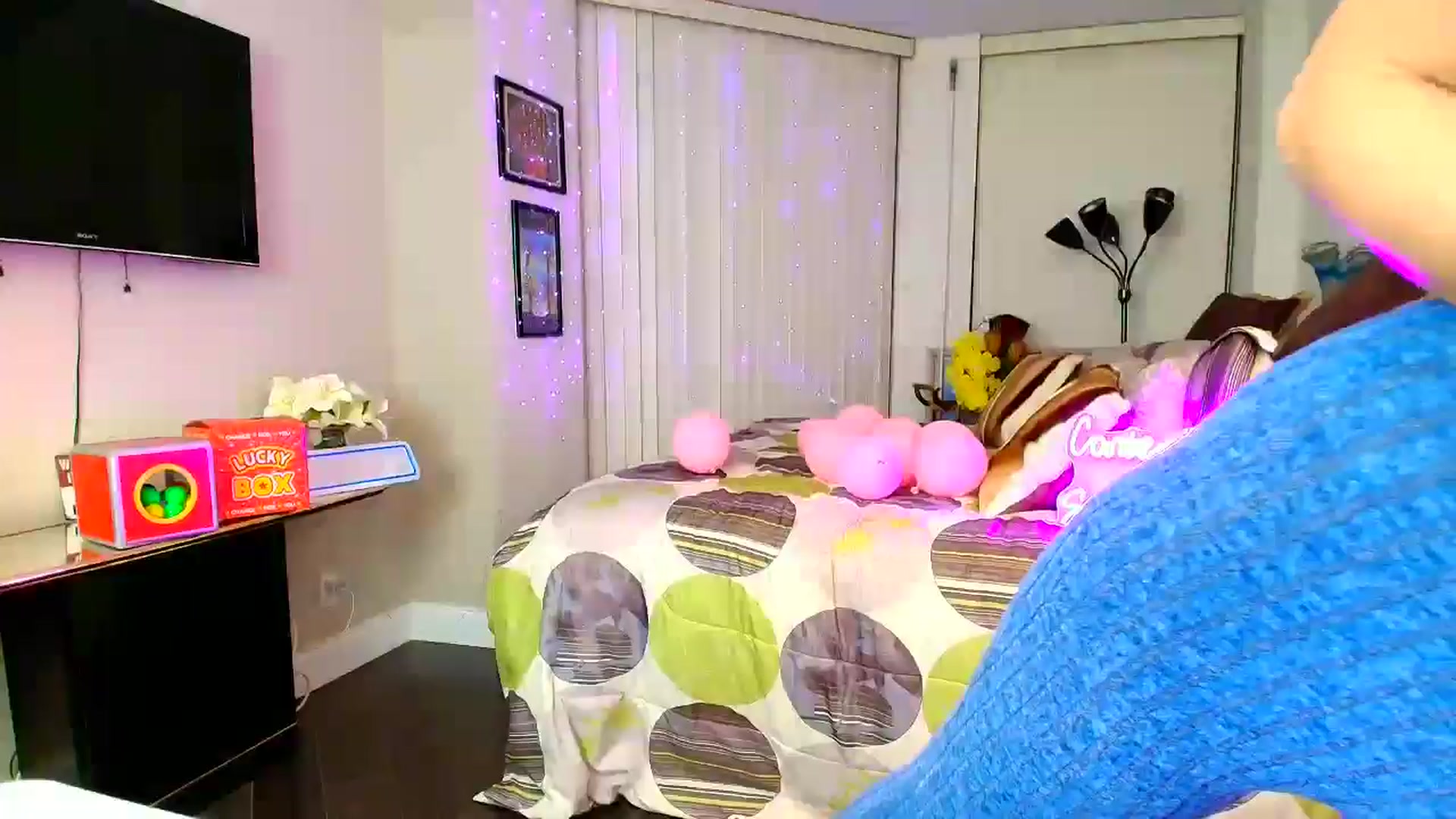 Gallery image thumbnail from SunFlowerKiss's myfreecams stream on, 12/23/2025, 01:37 image 19 of 20