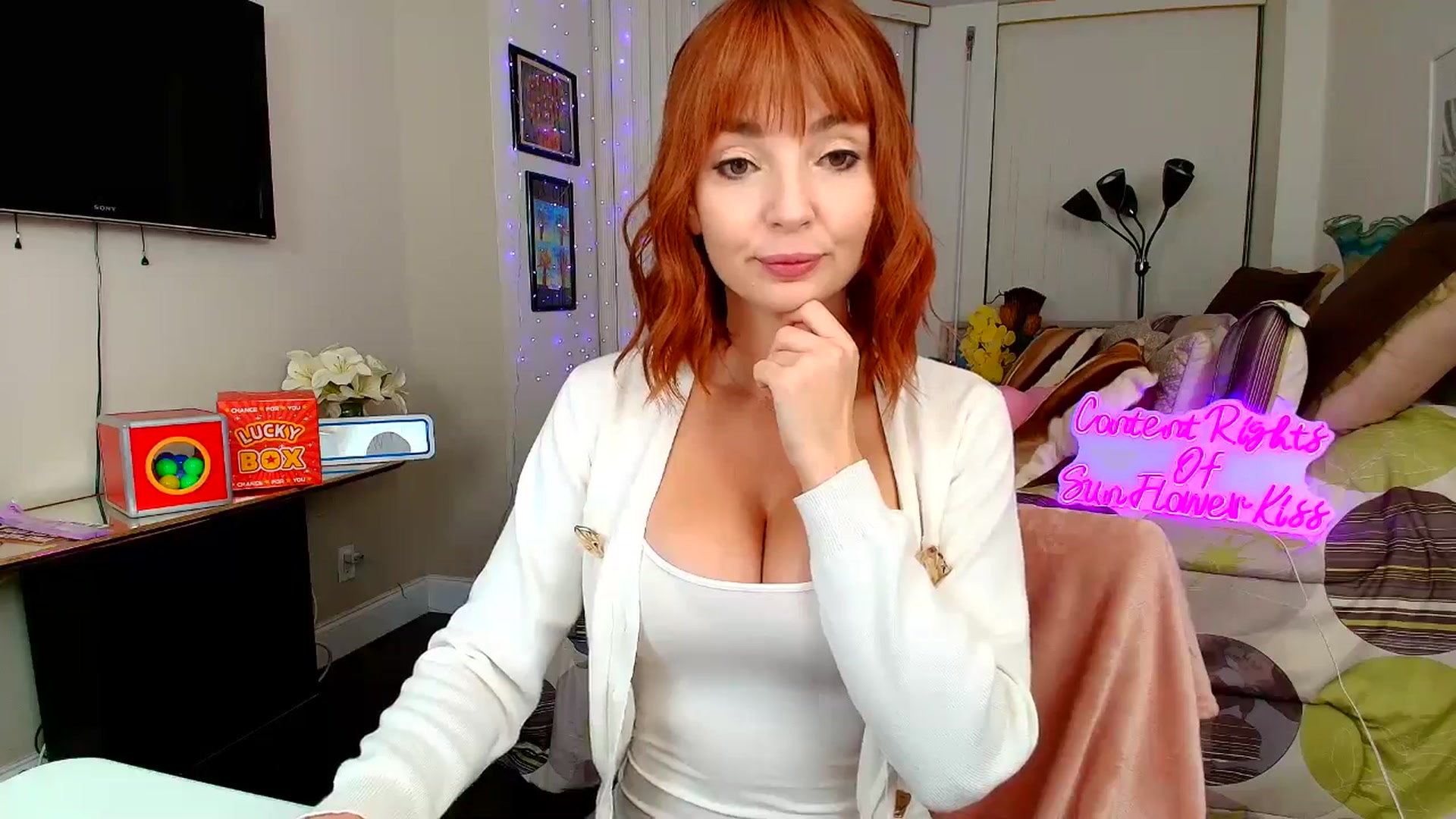 Gallery image thumbnail from SunFlowerKiss's myfreecams stream on, 12/28/2025, 24:00 image 3 of 20