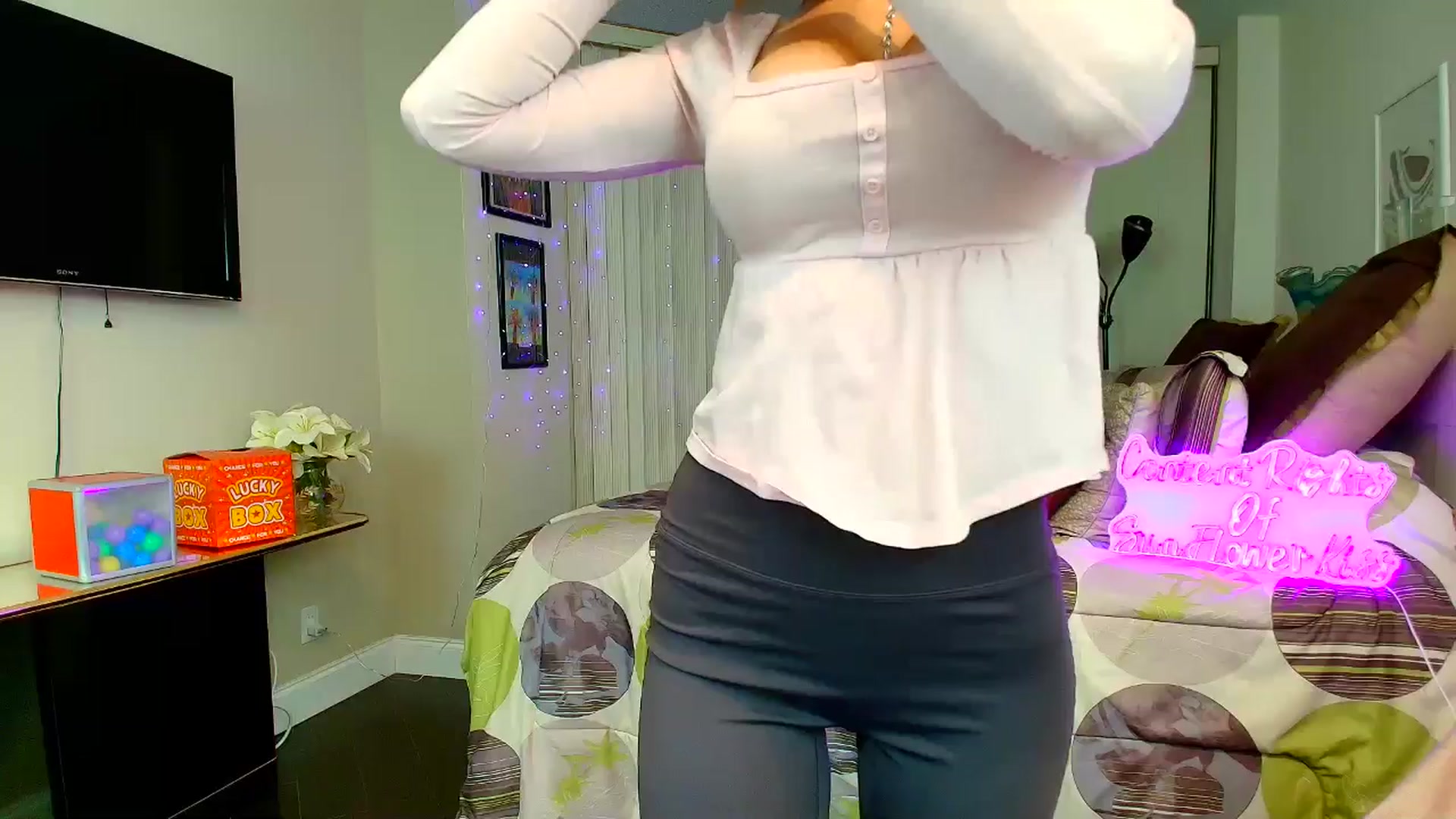 Gallery image thumbnail from SunFlowerKiss's myfreecams stream on, 01/02/2026, 04:11 image 1 of 20