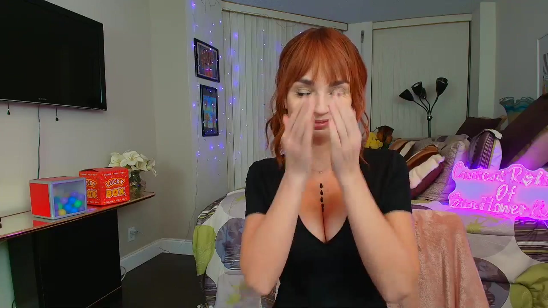 Gallery image thumbnail from SunFlowerKiss's myfreecams stream on, 01/04/2026, 24:46 image 19 of 20