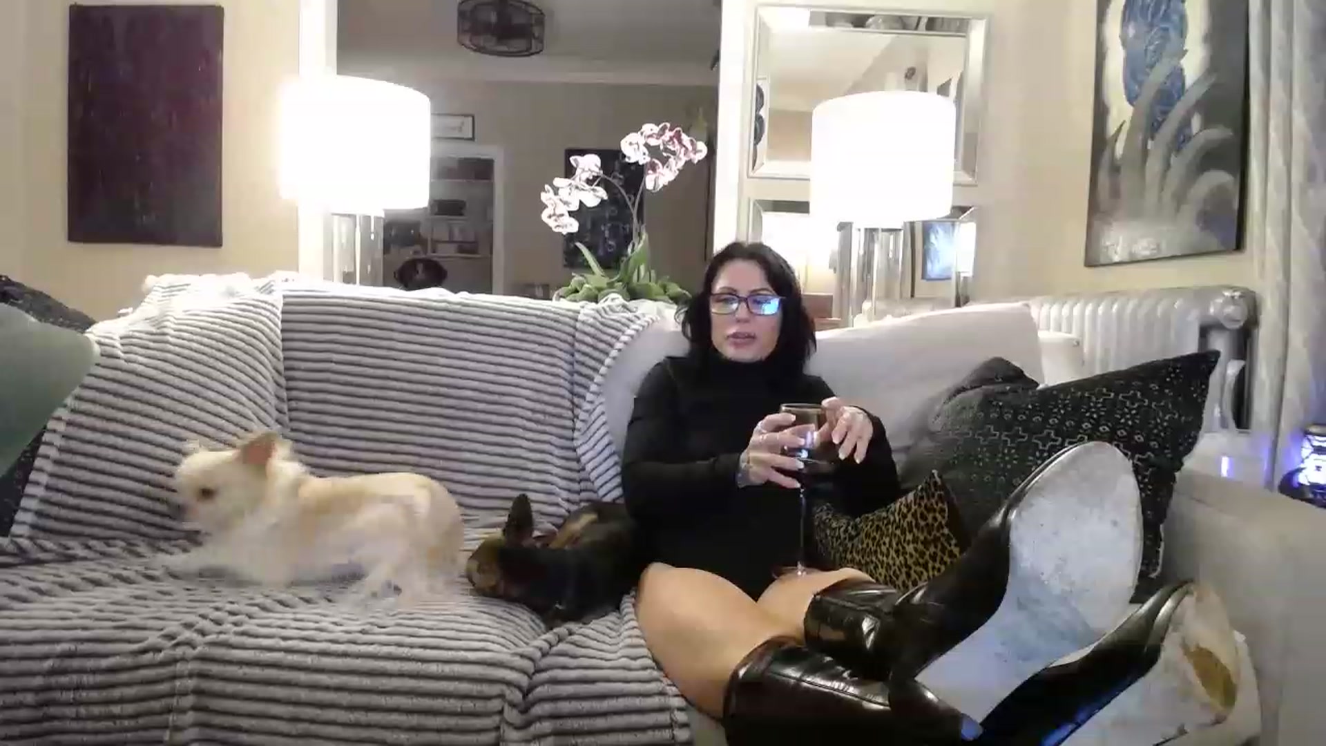 Gallery image thumbnail from SunFunBunny's myfreecams stream on, 12/27/2022, 07:46 image 13 of 20