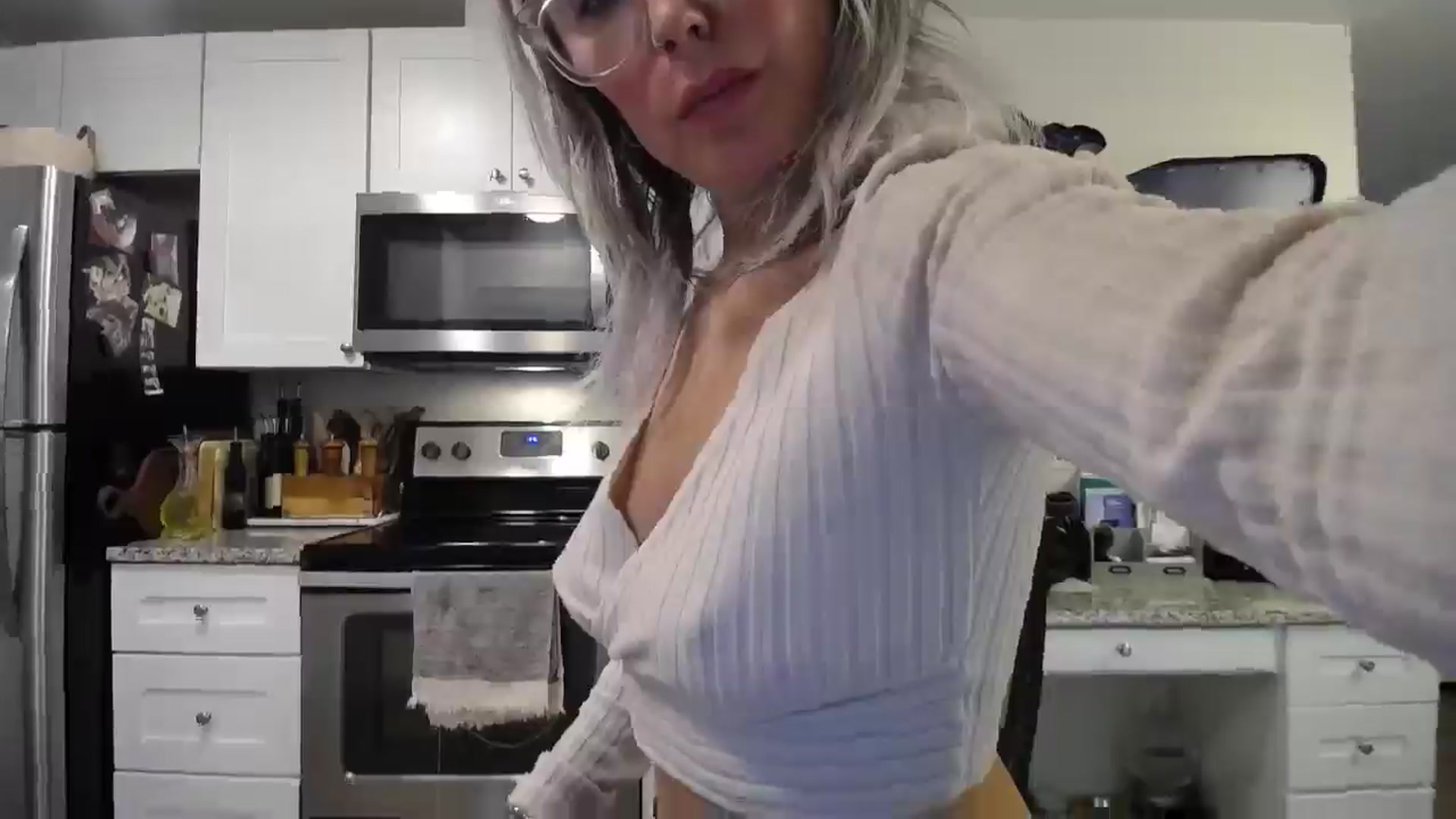 Gallery image thumbnail from SunFunBunny's myfreecams stream on, 10/01/2025, 18:22 image 19 of 20