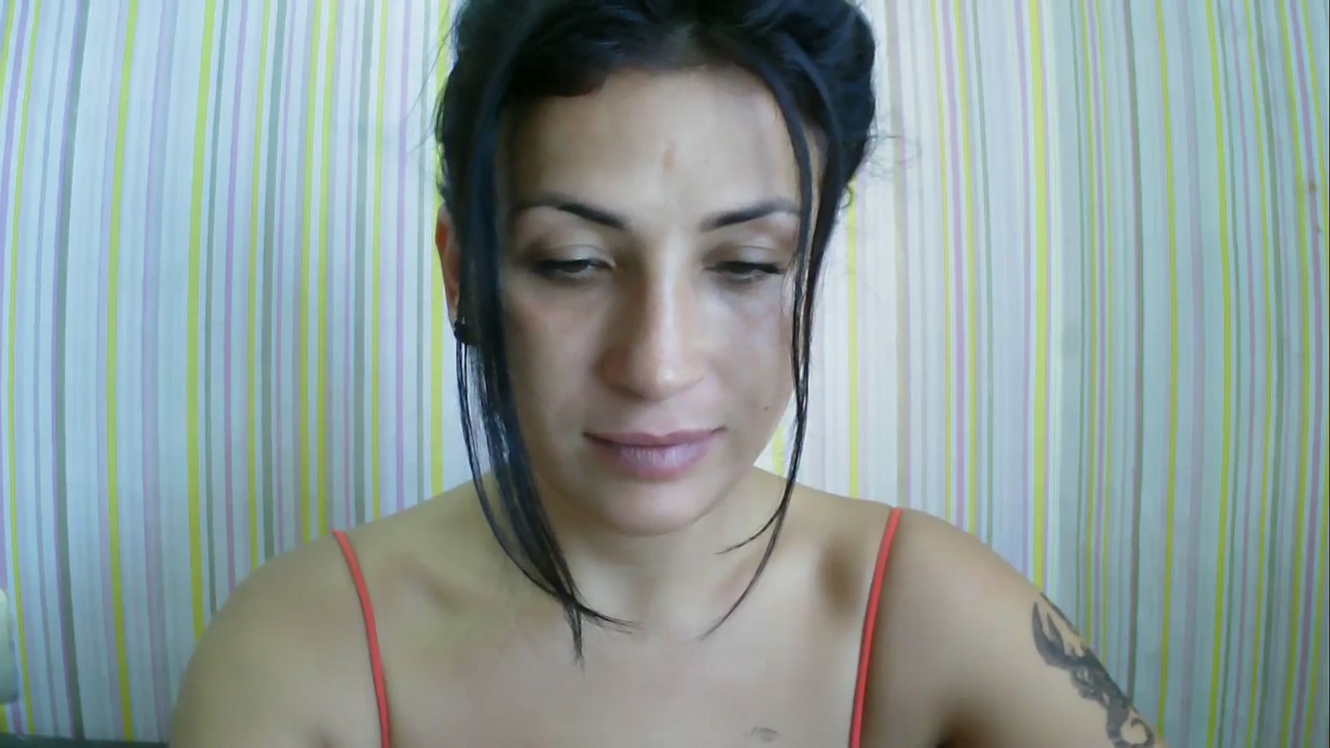 Gallery image thumbnail from SunShine90's myfreecams stream on, 08/03/2025, 10:26 image 10 of 20