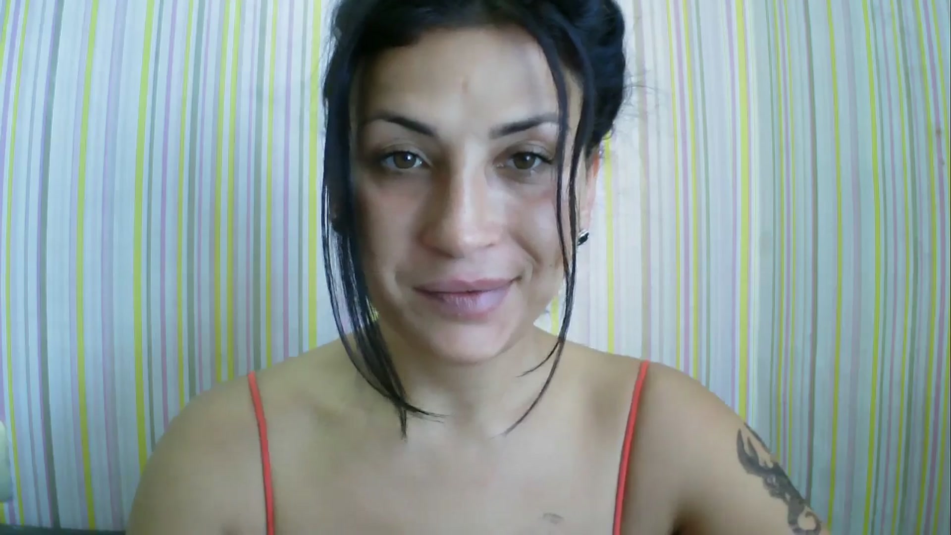 Gallery image thumbnail from SunShine90's myfreecams stream on, 08/03/2025, 10:26 image 9 of 20