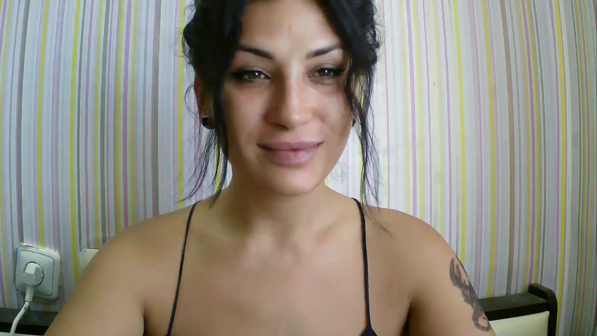 Gallery image thumbnail from SunShine90's myfreecams stream on, 08/10/2025, 10:31 image 10 of 20