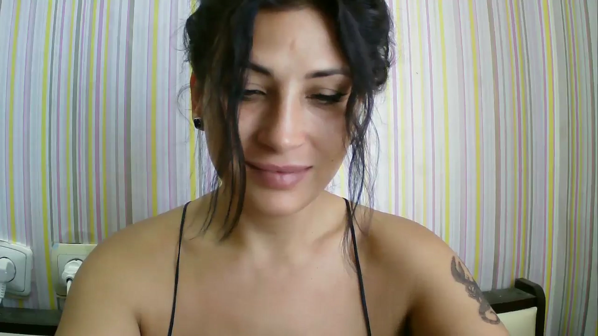 Gallery image thumbnail from SunShine90's myfreecams stream on, 08/10/2025, 10:31 image 18 of 20