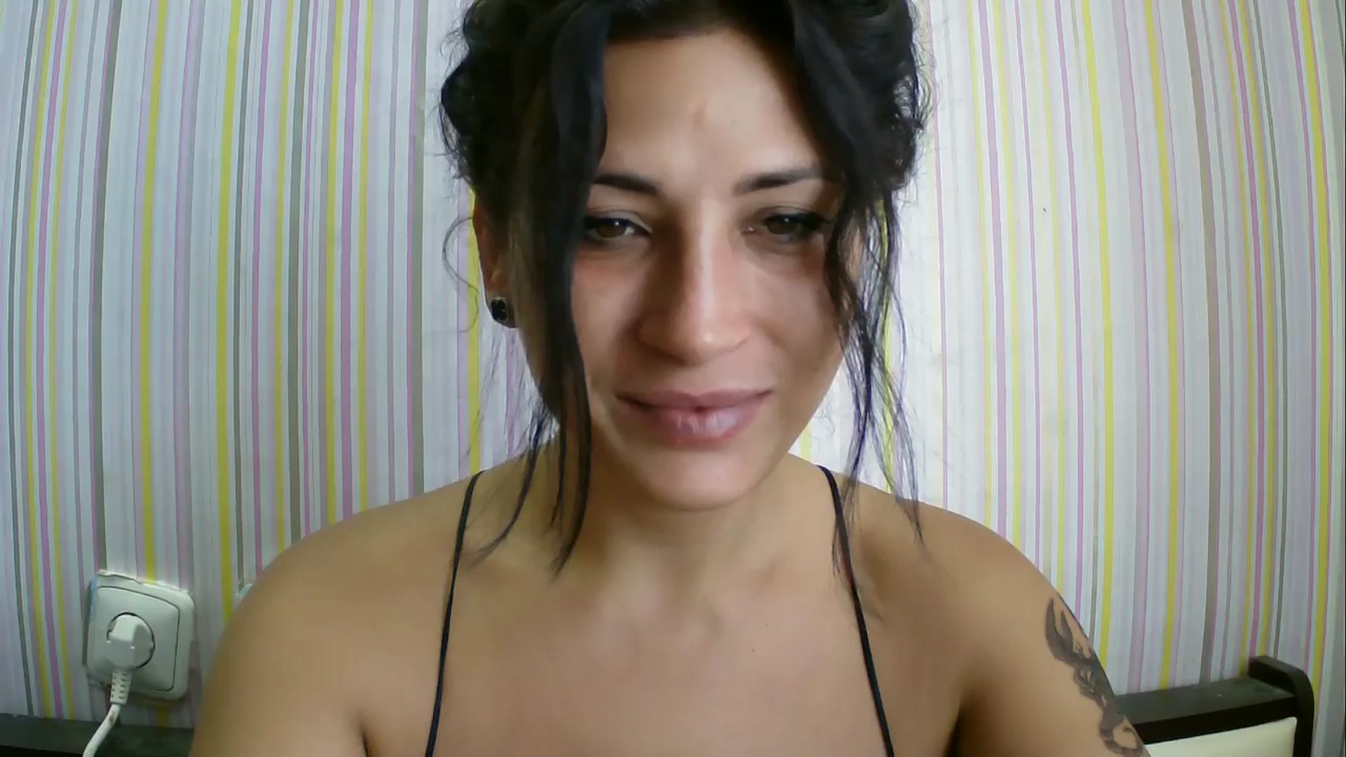 Gallery image thumbnail from SunShine90's myfreecams stream on, 08/10/2025, 10:31 image 9 of 20