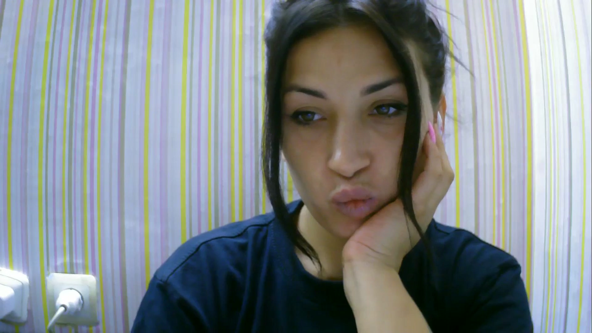 Gallery image thumbnail from SunShine90's myfreecams stream on, 08/19/2025, 18:29 image 4 of 20
