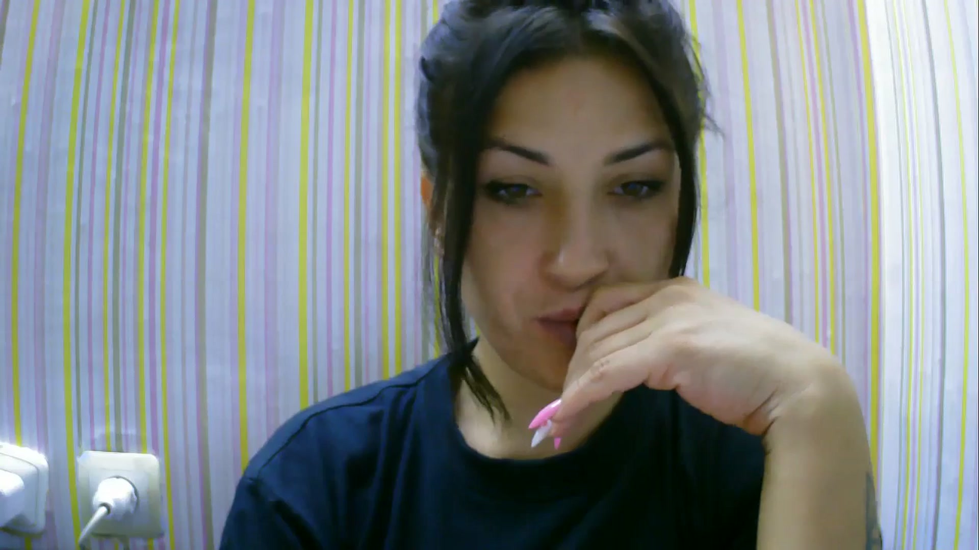 Gallery image thumbnail from SunShine90's myfreecams stream on, 08/19/2025, 18:29 image 13 of 20