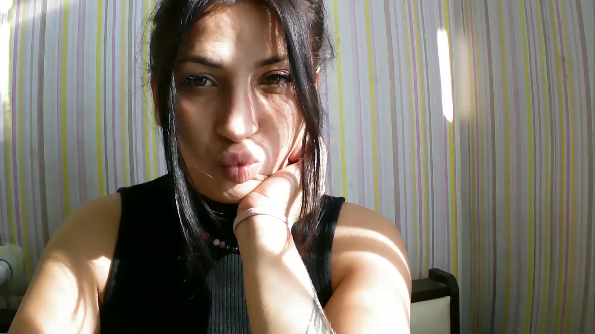 Gallery image thumbnail from SunShine90's myfreecams stream on, 10/12/2025, 12:43 image 13 of 20