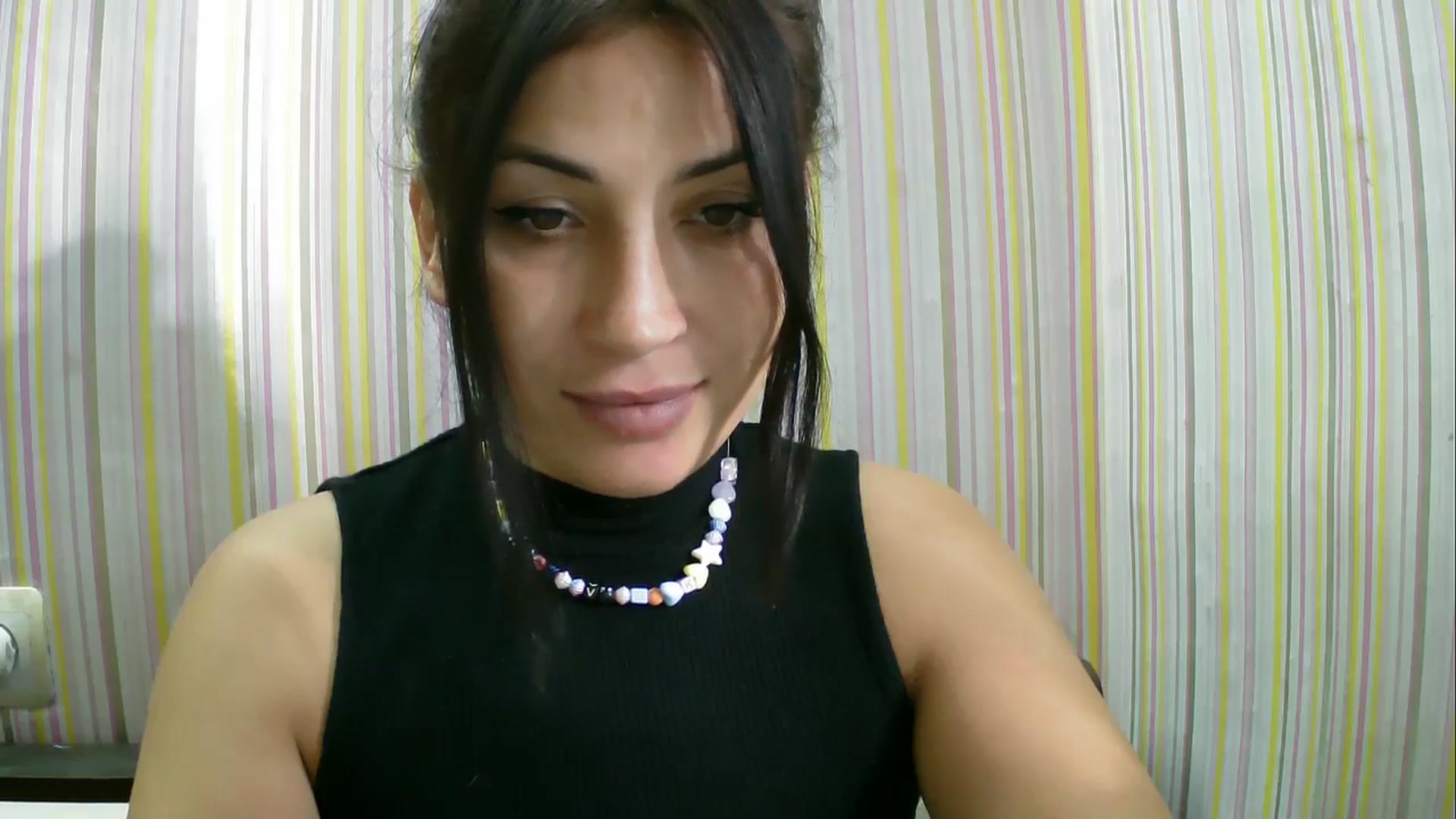 Gallery image thumbnail from SunShine90's myfreecams stream on, 10/12/2025, 13:19 image 3 of 20