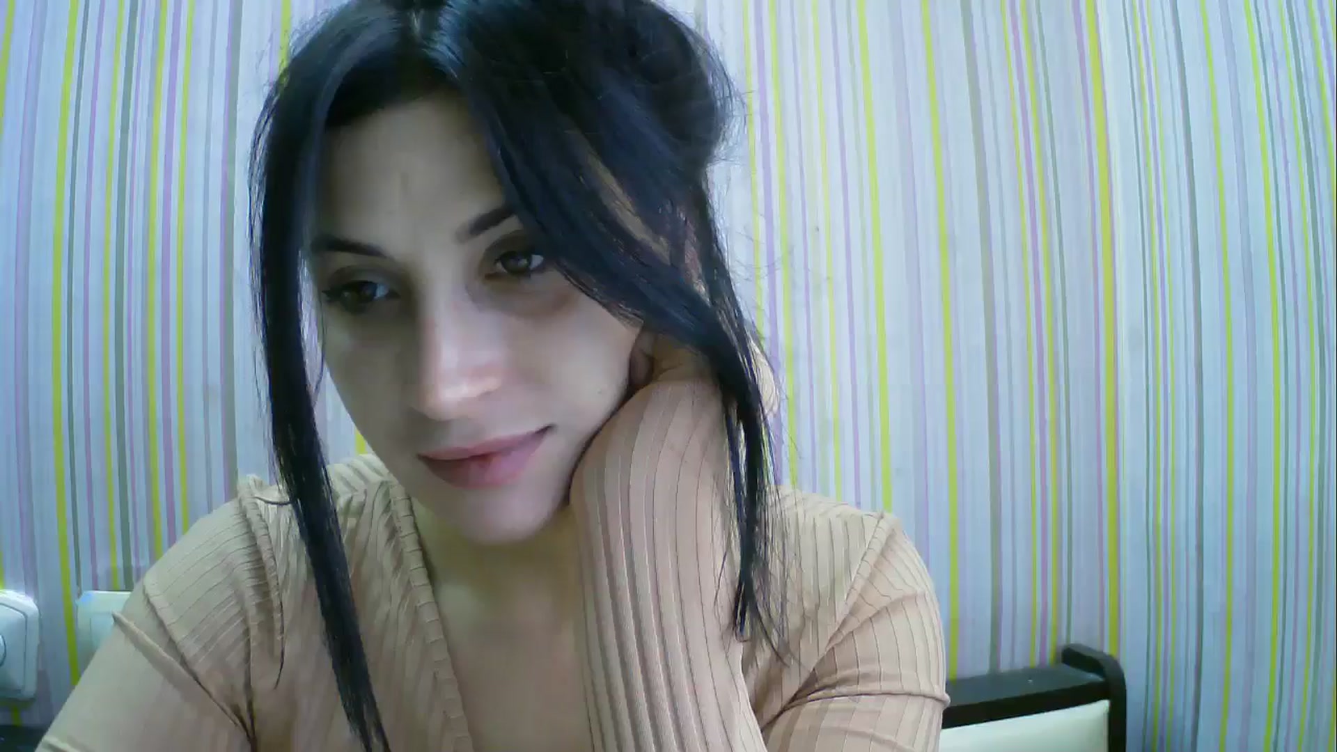 Gallery image thumbnail from SunShine90's myfreecams stream on, 11/19/2025, 12:45 image 16 of 20