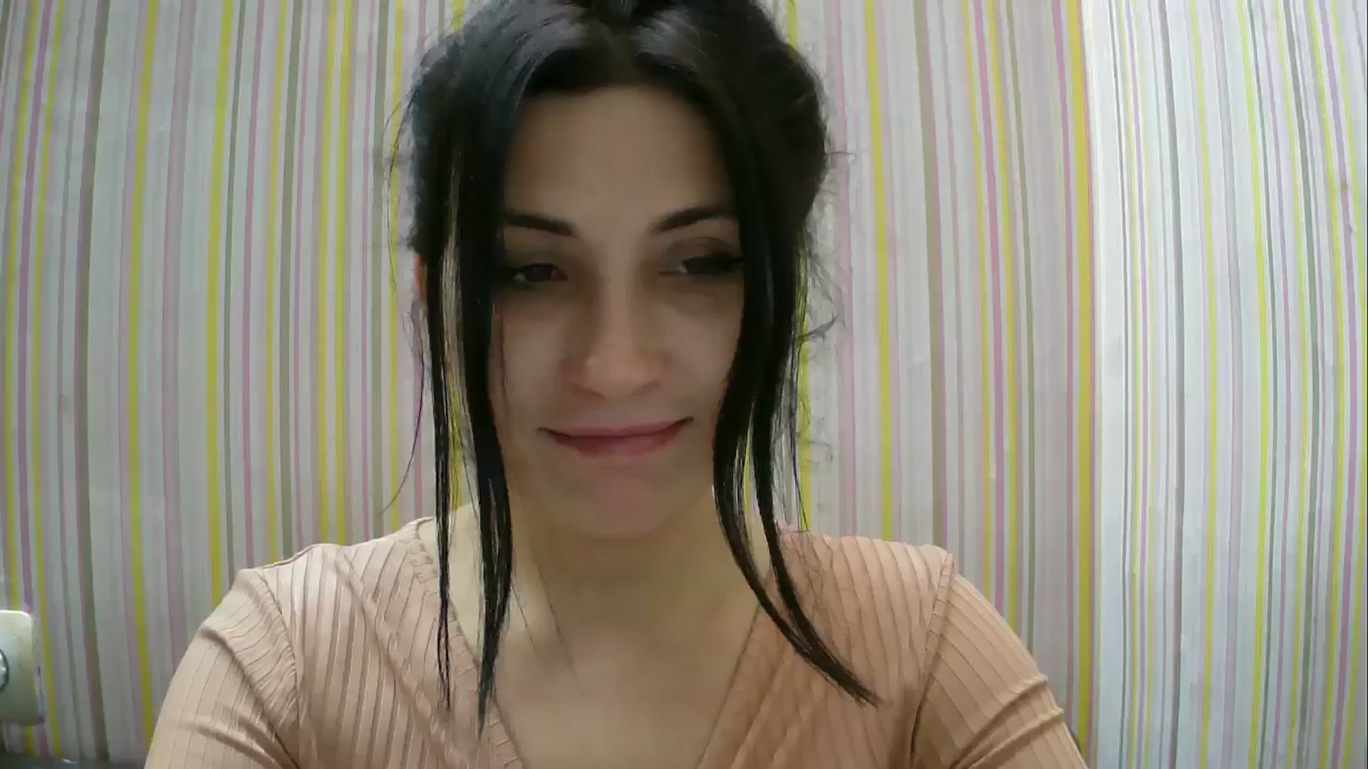 Gallery image thumbnail from SunShine90's myfreecams stream on, 11/19/2025, 15:09 image 14 of 20