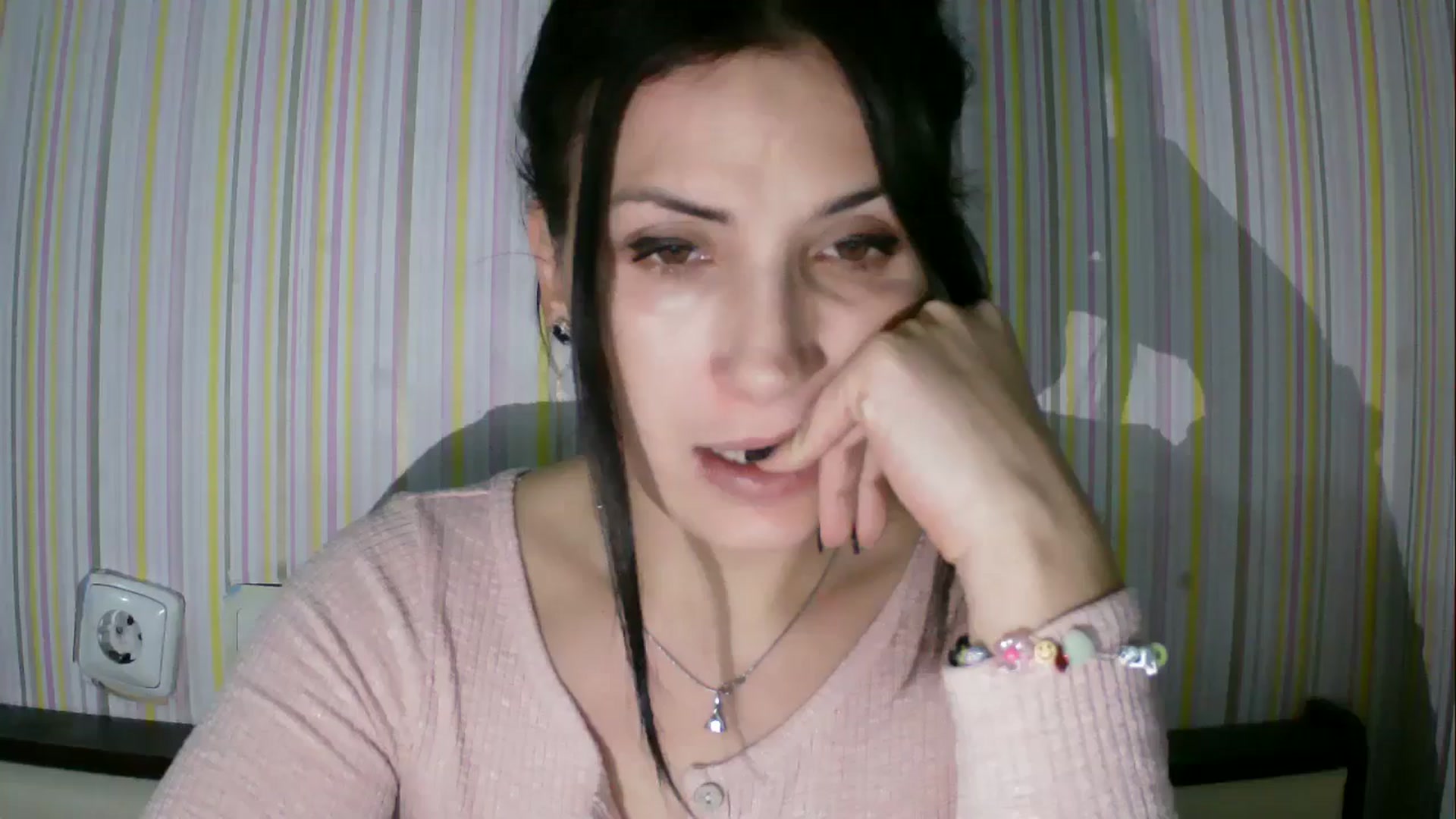 Gallery image thumbnail from SunShine90's myfreecams stream on, 12/23/2025, 15:03 image 13 of 20