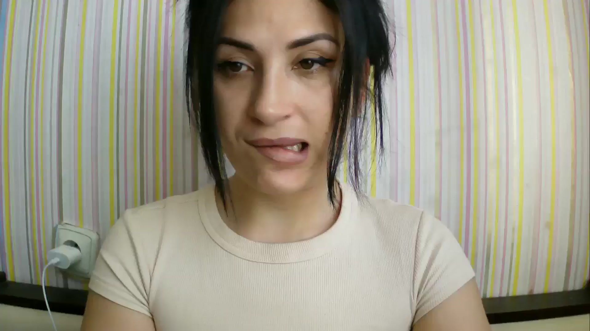 Gallery image thumbnail from SunShine90's myfreecams stream on, 04/06/2026, 07:38 image 5 of 20
