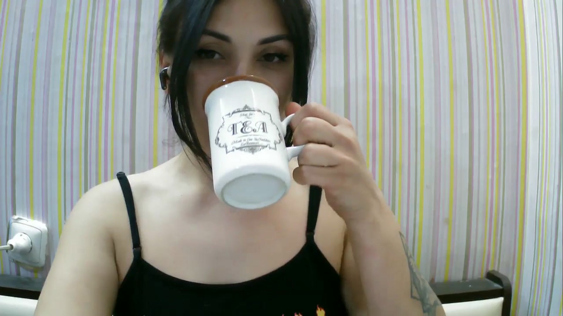Gallery image thumbnail from SunShine90's myfreecams stream on, 04/08/2026, 17:51 image 16 of 20