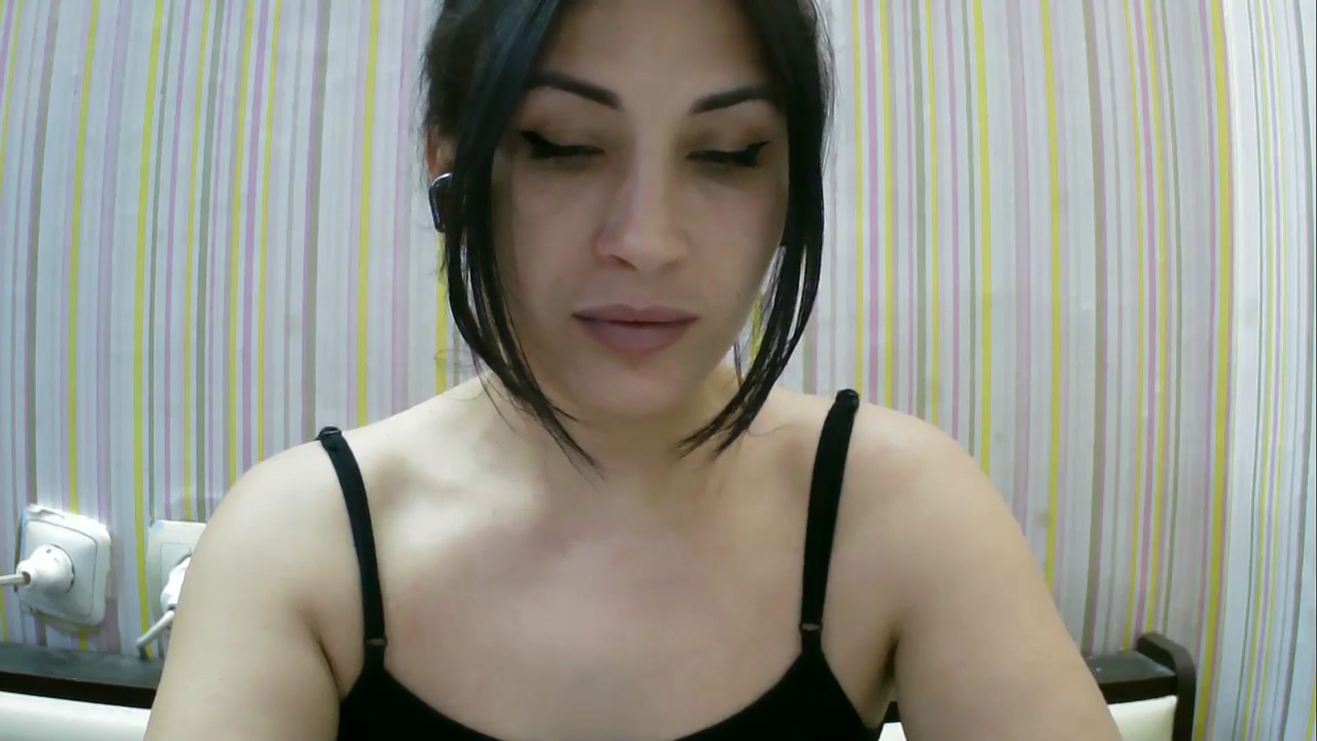 Gallery image thumbnail from SunShine90's myfreecams stream on, 04/08/2026, 17:51 image 15 of 20