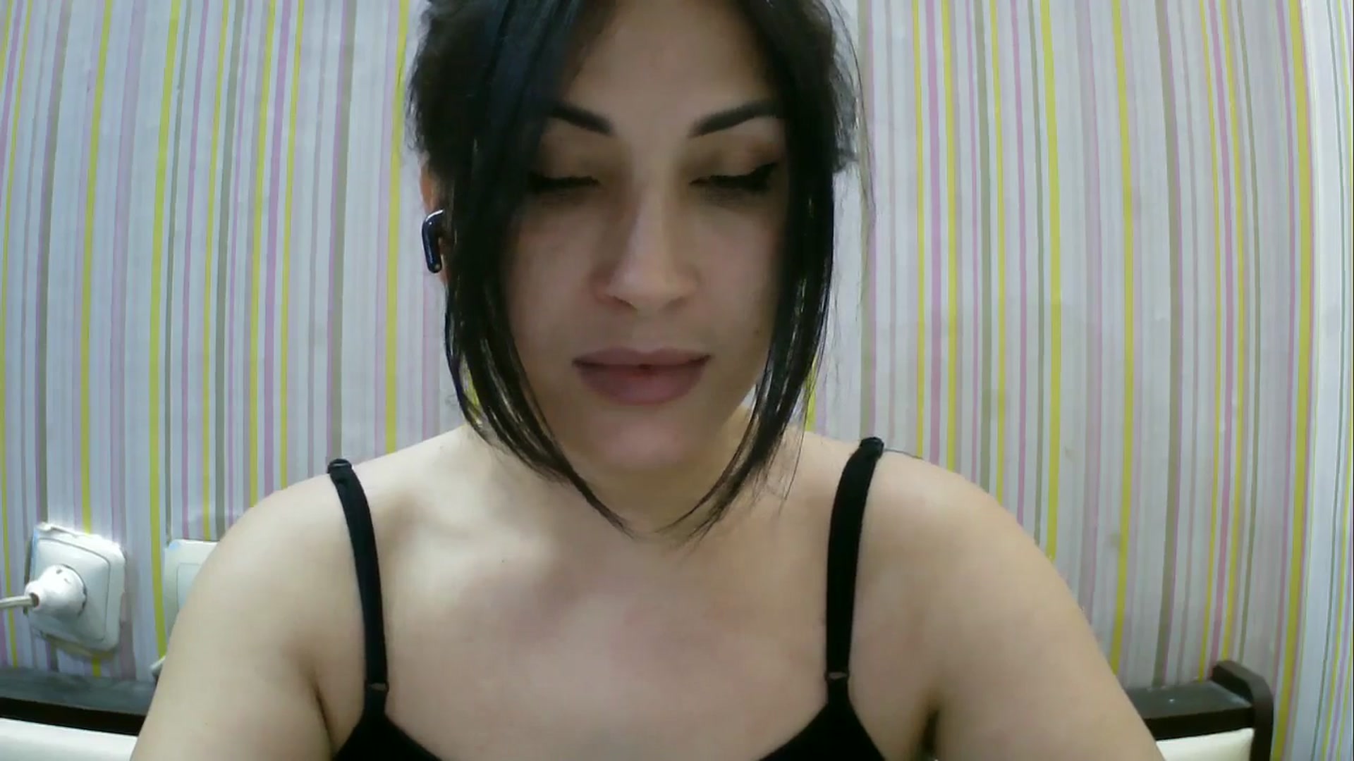Gallery image thumbnail from SunShine90's myfreecams stream on, 04/08/2026, 17:51 image 6 of 20