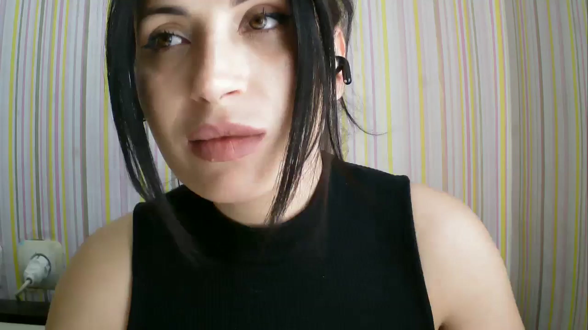 Gallery image thumbnail from SunShine90's myfreecams stream on, 04/10/2026, 11:32 image 1 of 20