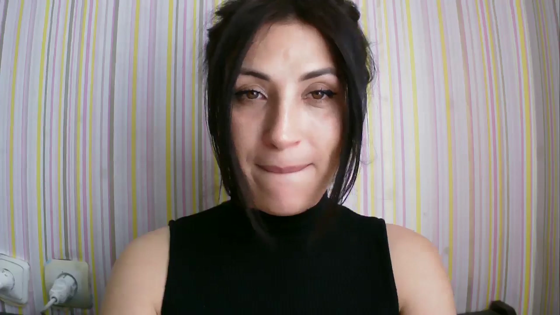 Gallery image thumbnail from SunShine90's myfreecams stream on, 04/10/2026, 11:32 image 16 of 20