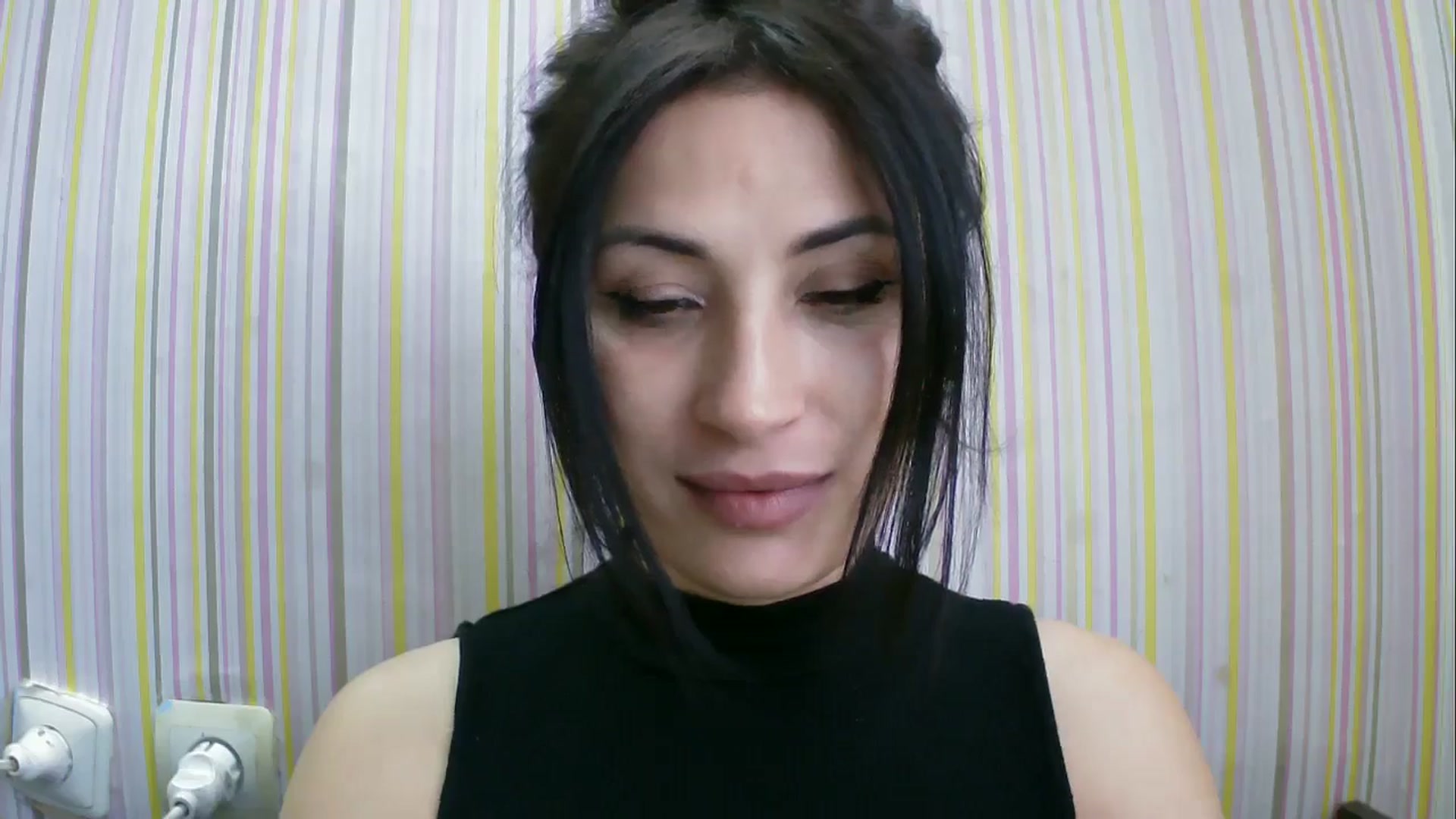 Gallery image thumbnail from SunShine90's myfreecams stream on, 04/10/2026, 11:32 image 10 of 20