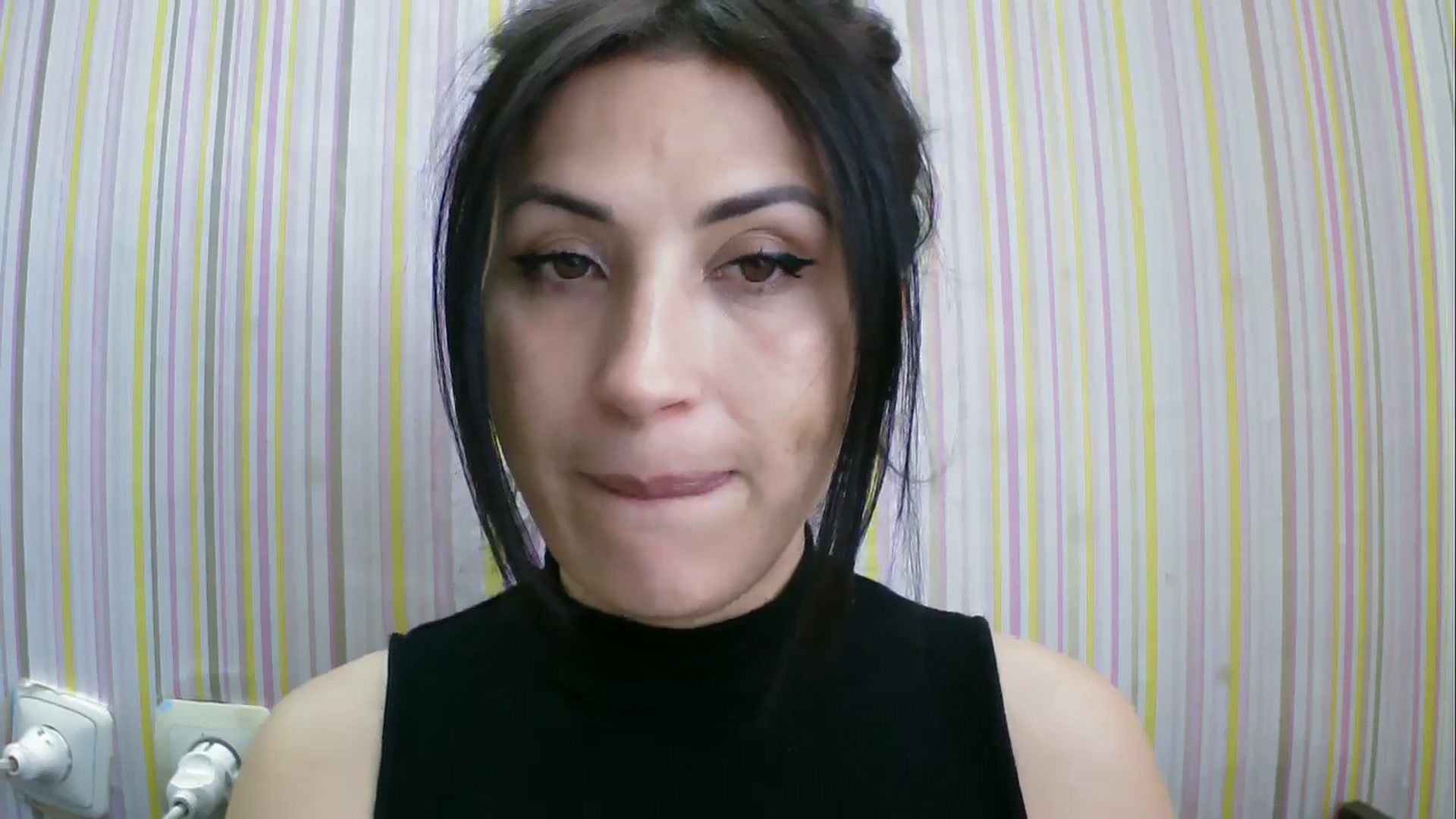 Gallery image thumbnail from SunShine90's myfreecams stream on, 04/10/2026, 11:32 image 11 of 20