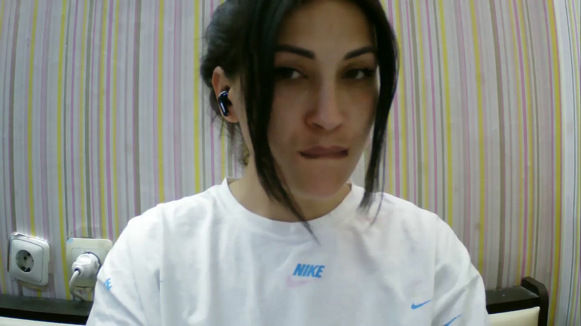 Gallery image thumbnail from SunShine90's myfreecams stream on, 04/18/2026, 17:33 image 15 of 20