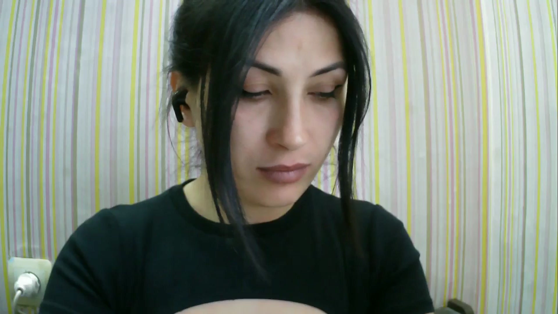 Gallery image thumbnail from SunShine90's myfreecams stream on, 04/26/2026, 15:28 image 14 of 20