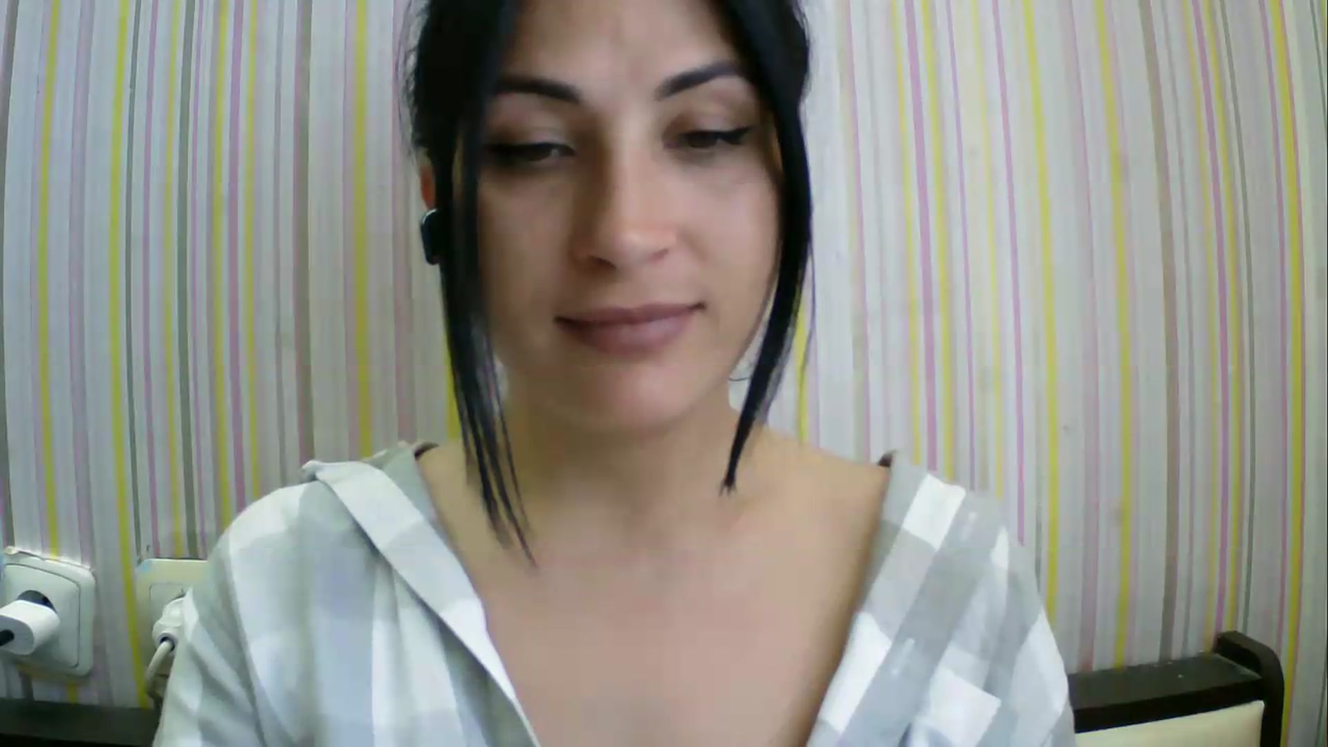 Gallery image thumbnail from SunShine90's myfreecams stream on, 06/01/2026, 14:18 image 17 of 20