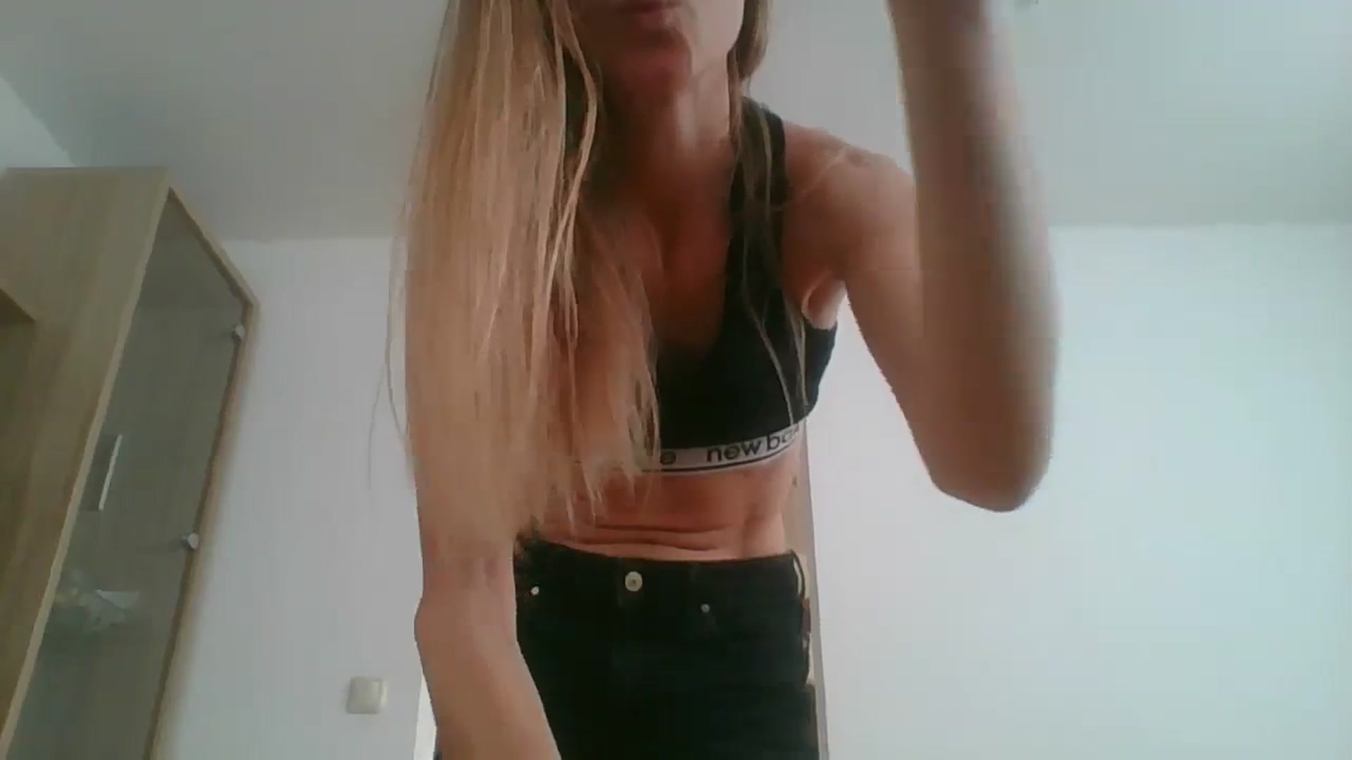 Gallery image thumbnail from Sun_Sol's myfreecams stream on, 02/03/2024, 11:59 image 16 of 20