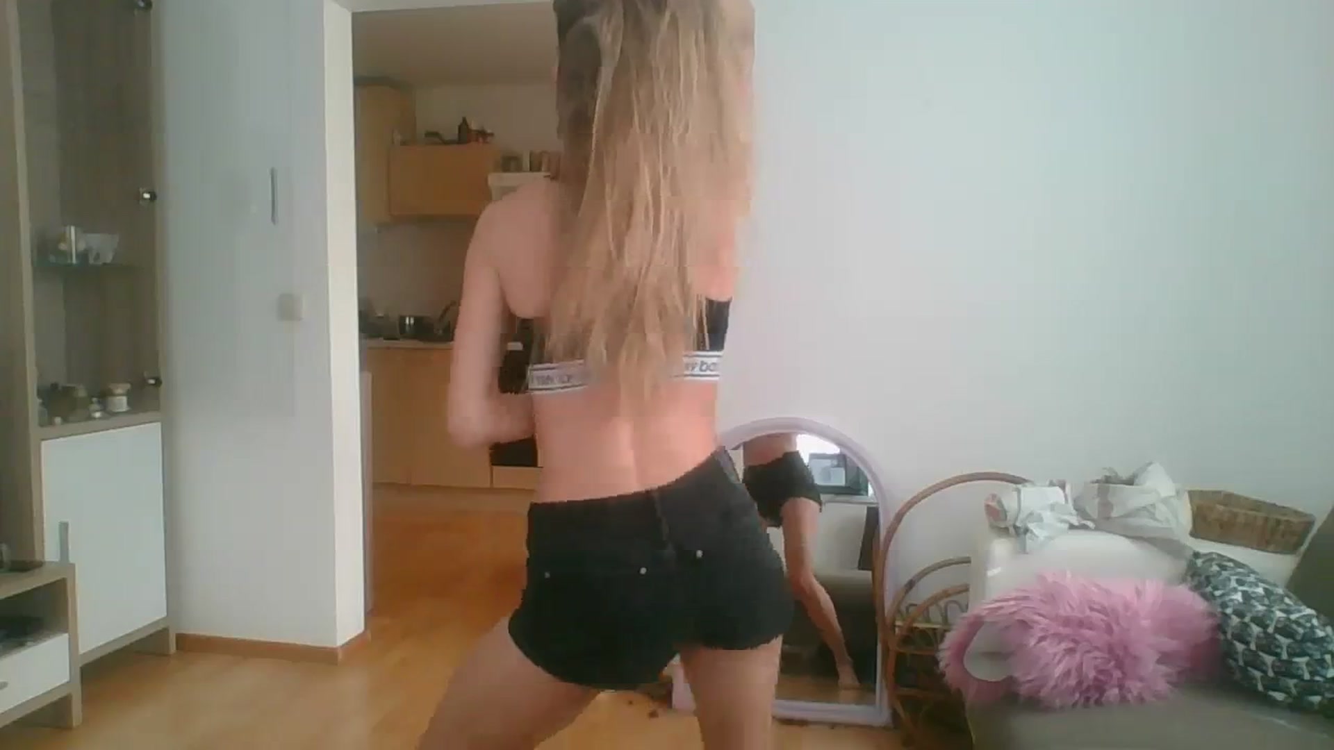 Gallery image thumbnail from Sun_Sol's myfreecams stream on, 02/03/2024, 11:59 image 6 of 20
