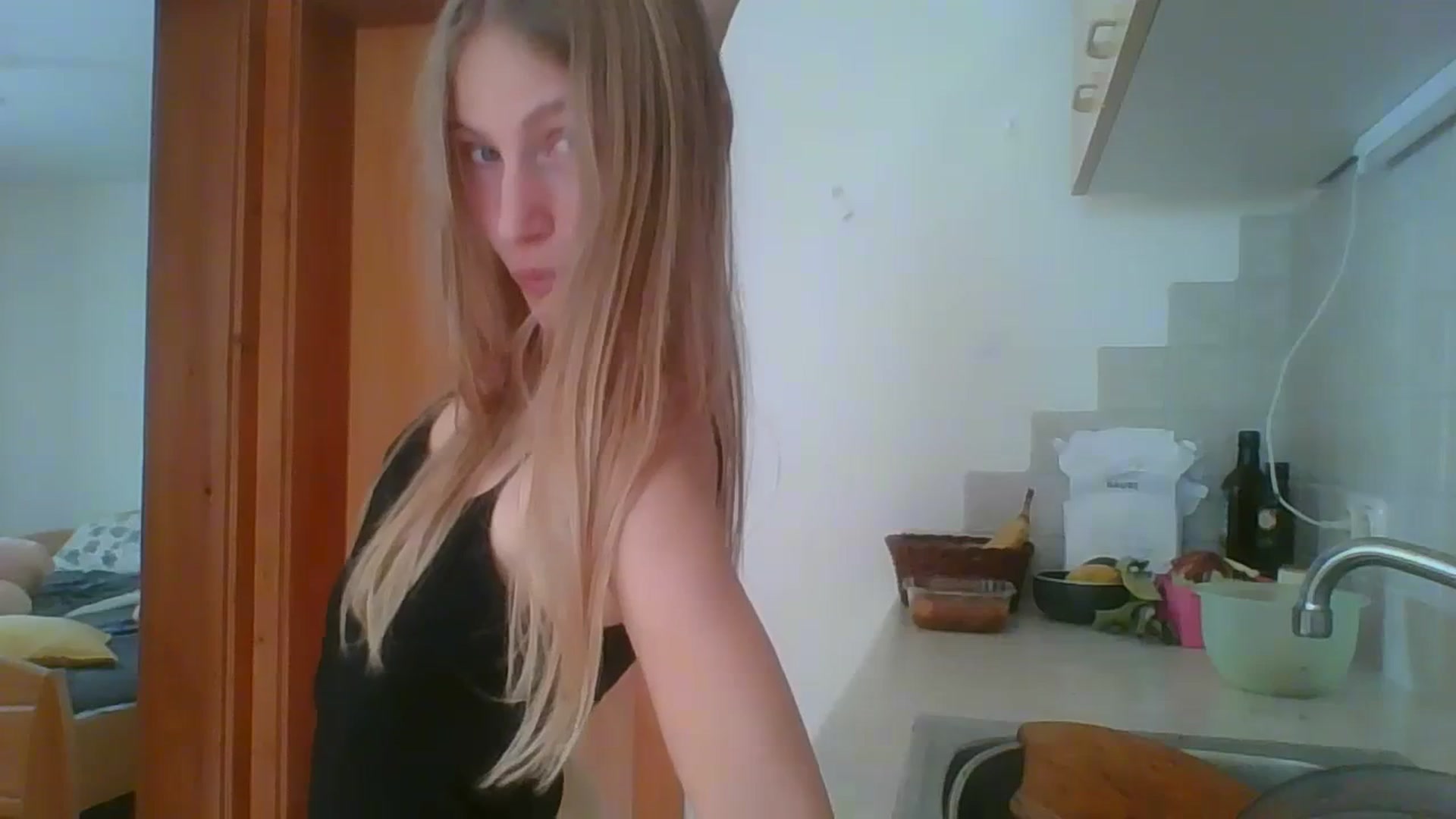 Gallery image thumbnail from Sun_Sol's myfreecams stream on, 02/05/2024, 11:08 image 14 of 20