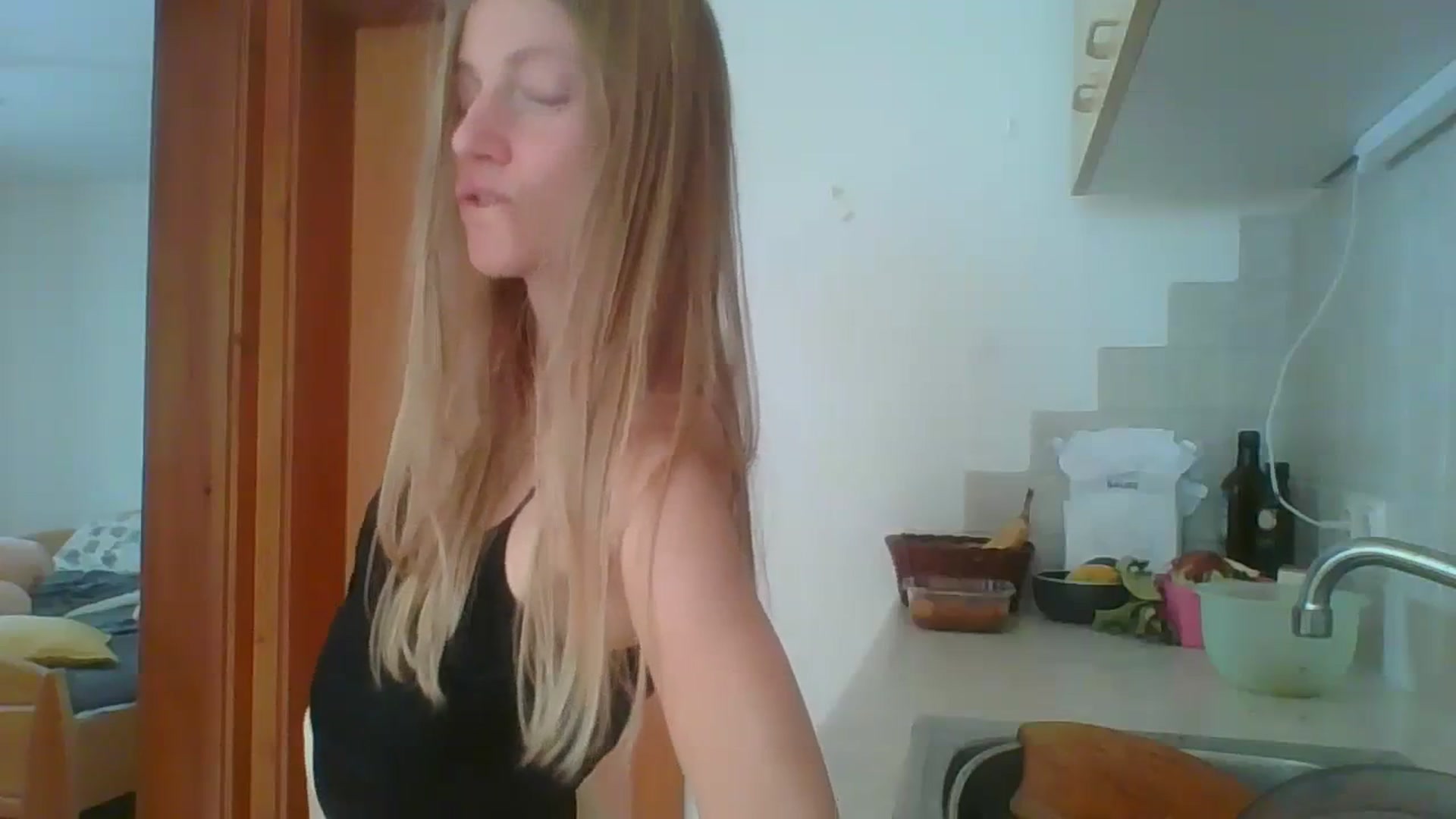 Gallery image thumbnail from Sun_Sol's myfreecams stream on, 02/05/2024, 11:08 image 15 of 20