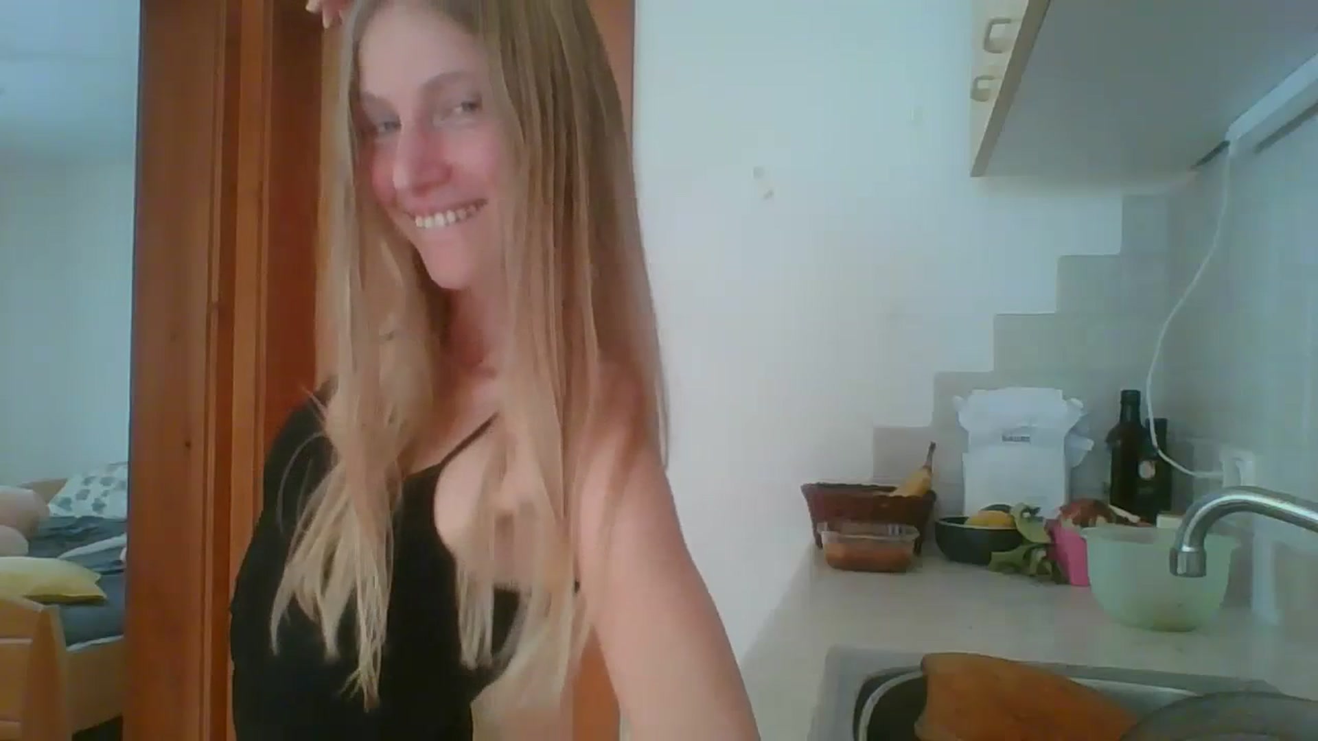 Gallery image thumbnail from Sun_Sol's myfreecams stream on, 02/05/2024, 11:08 image 16 of 20