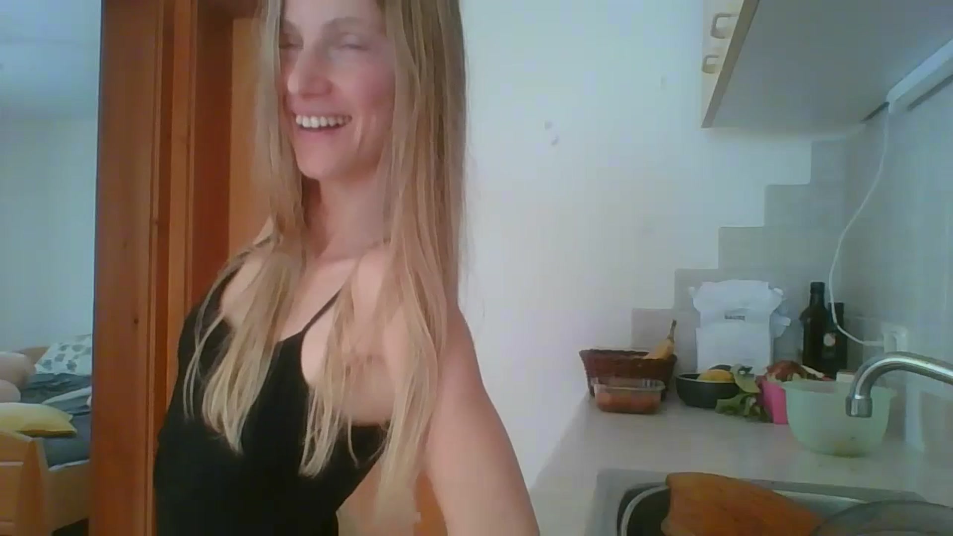 Gallery image thumbnail from Sun_Sol's myfreecams stream on, 02/05/2024, 11:08 image 13 of 20