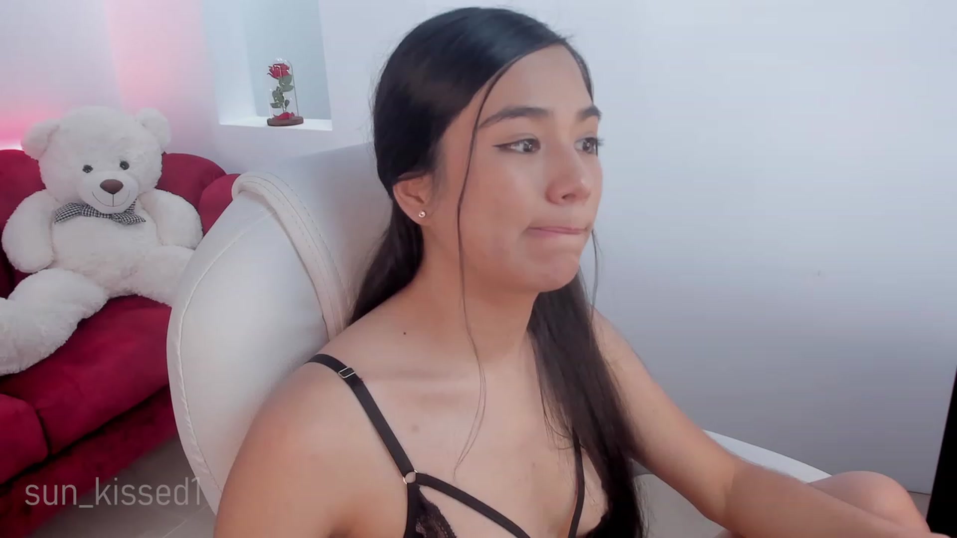 Gallery image thumbnail from Sun_kissed1's myfreecams stream on, 08/08/2023, 20:52 image 13 of 20