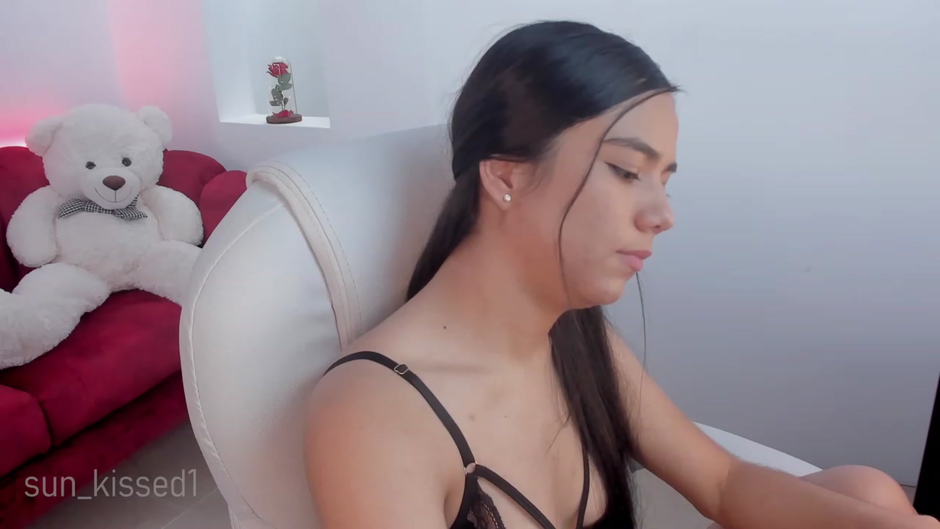 Gallery image thumbnail from Sun_kissed1's myfreecams stream on, 08/08/2023, 20:52 image 15 of 20