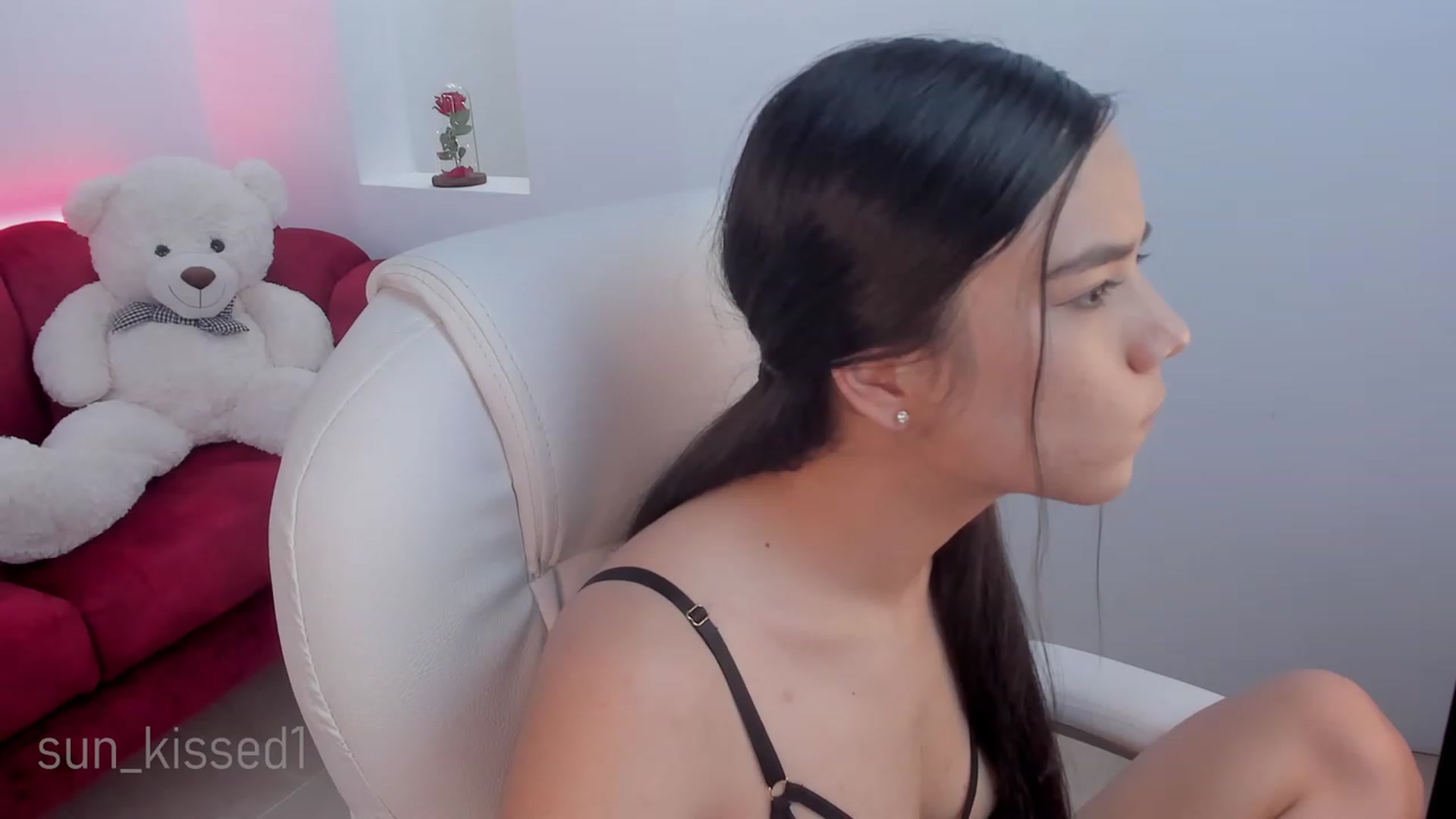 Gallery image thumbnail from Sun_kissed1's myfreecams stream on, 08/08/2023, 20:52 image 19 of 20