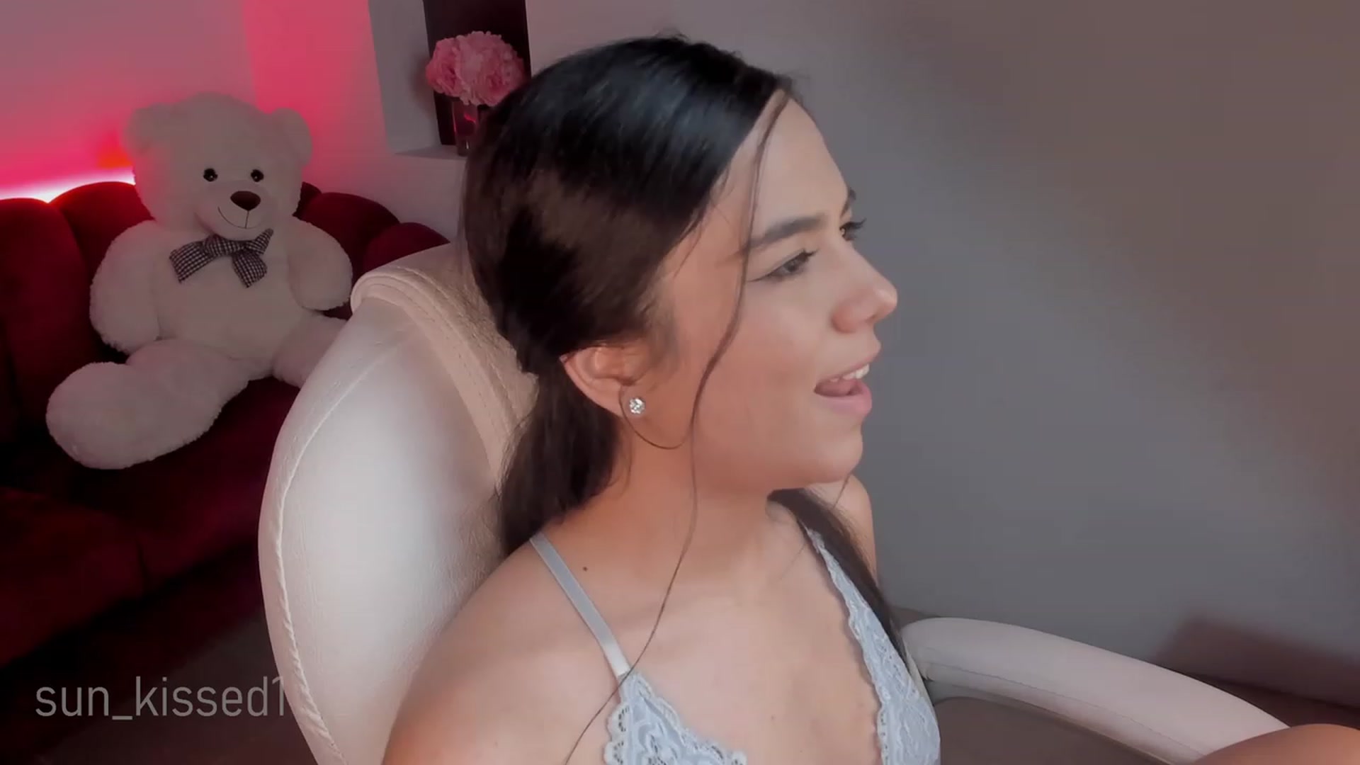 Gallery image thumbnail from Sun_kissed1's myfreecams stream on, 09/28/2023, 24:26 image 17 of 20