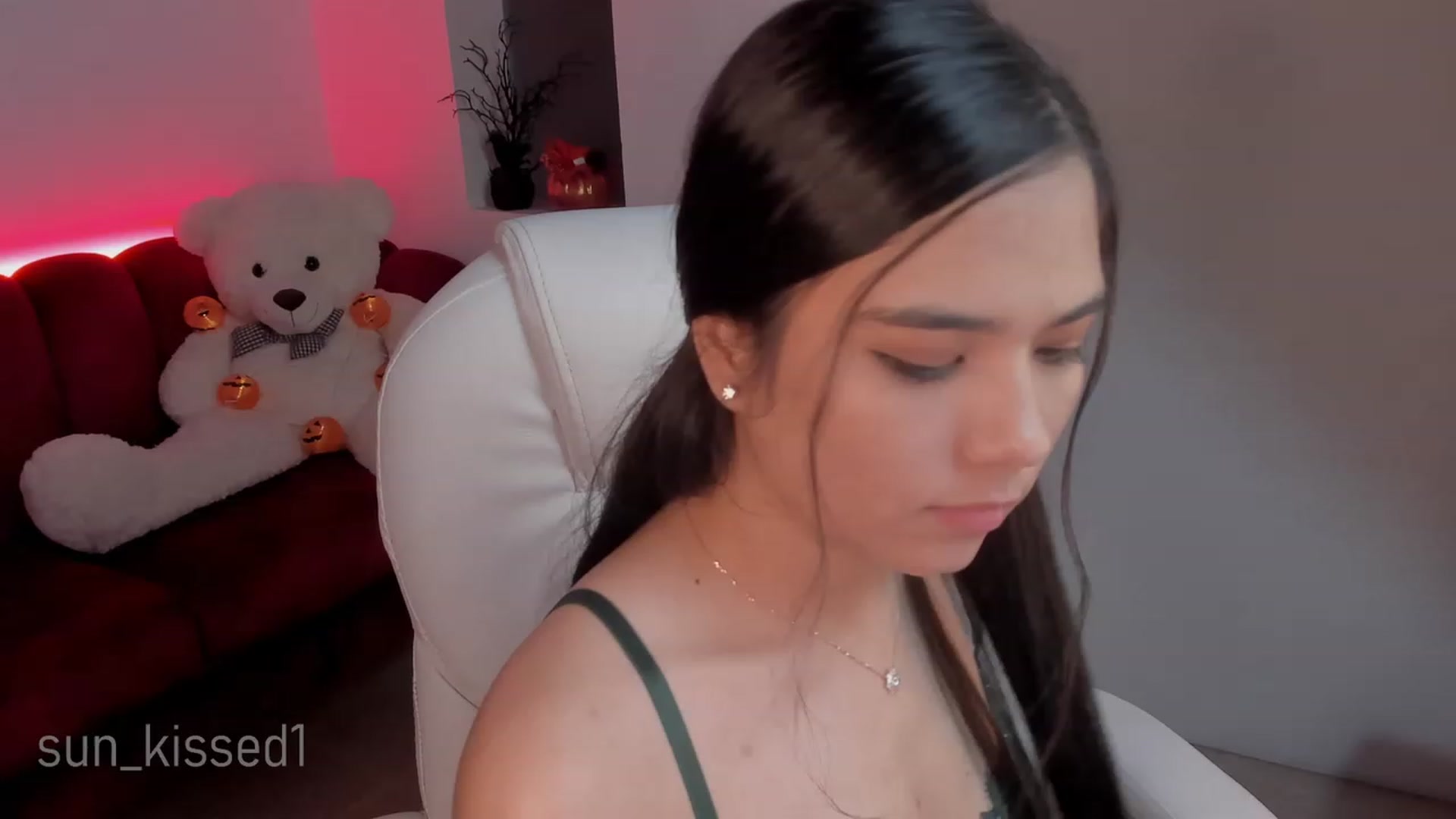 Gallery image thumbnail from Sun_kissed1's myfreecams stream on, 10/06/2023, 24:32 image 18 of 20