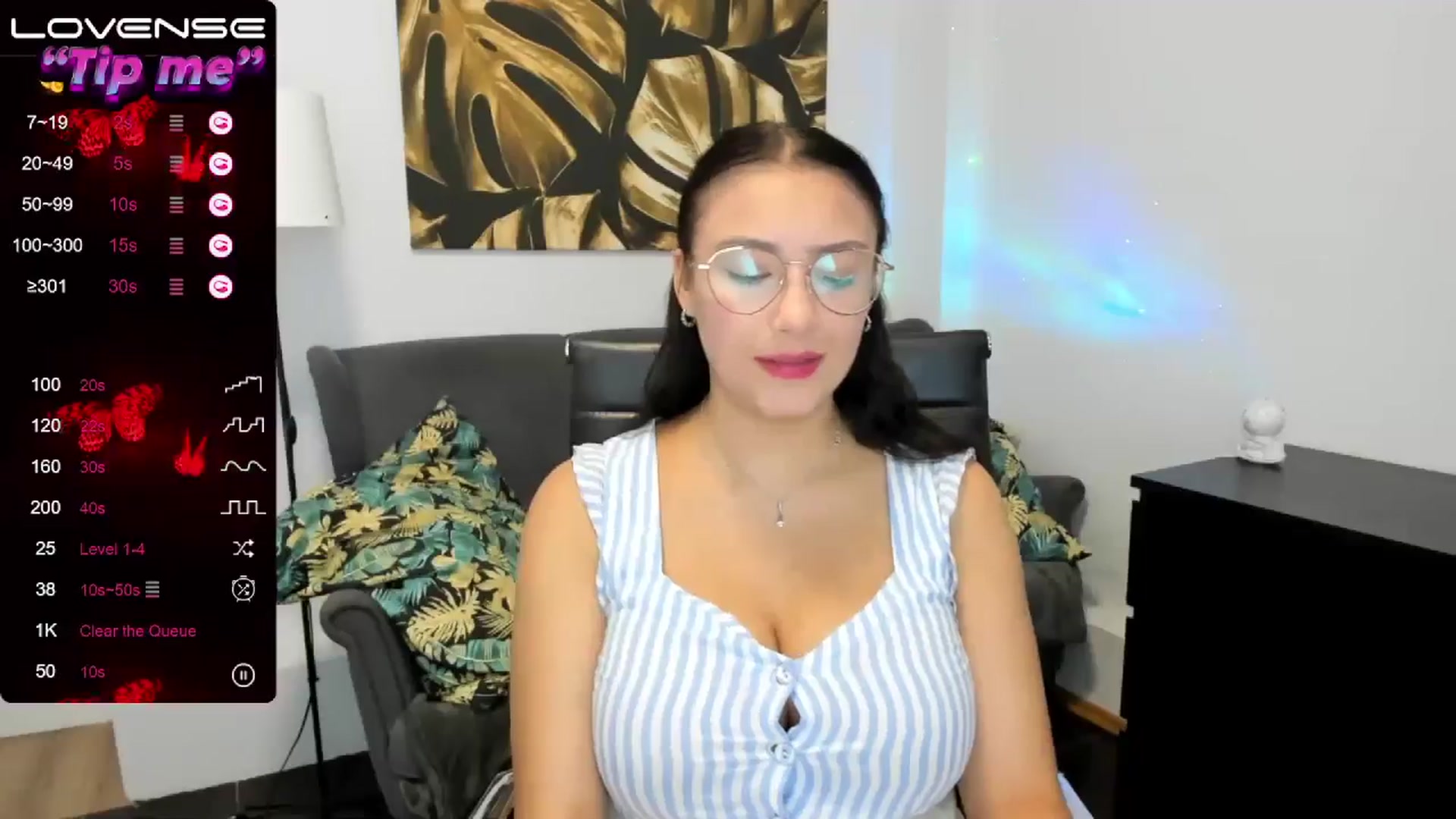 Gallery image thumbnail from SunfLowerr's myfreecams stream on, 08/08/2024, 12:32 image 15 of 20