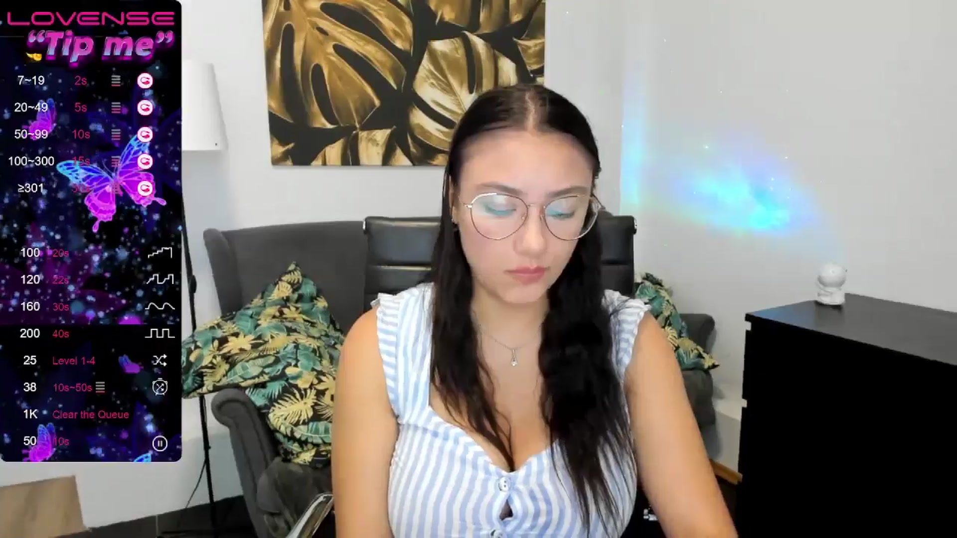 Gallery image thumbnail from SunfLowerr's myfreecams stream on, 08/08/2024, 15:31 image 7 of 20