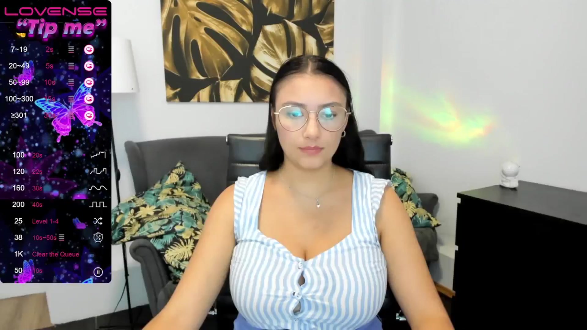 Gallery image thumbnail from SunfLowerr's myfreecams stream on, 08/08/2024, 15:31 image 16 of 20
