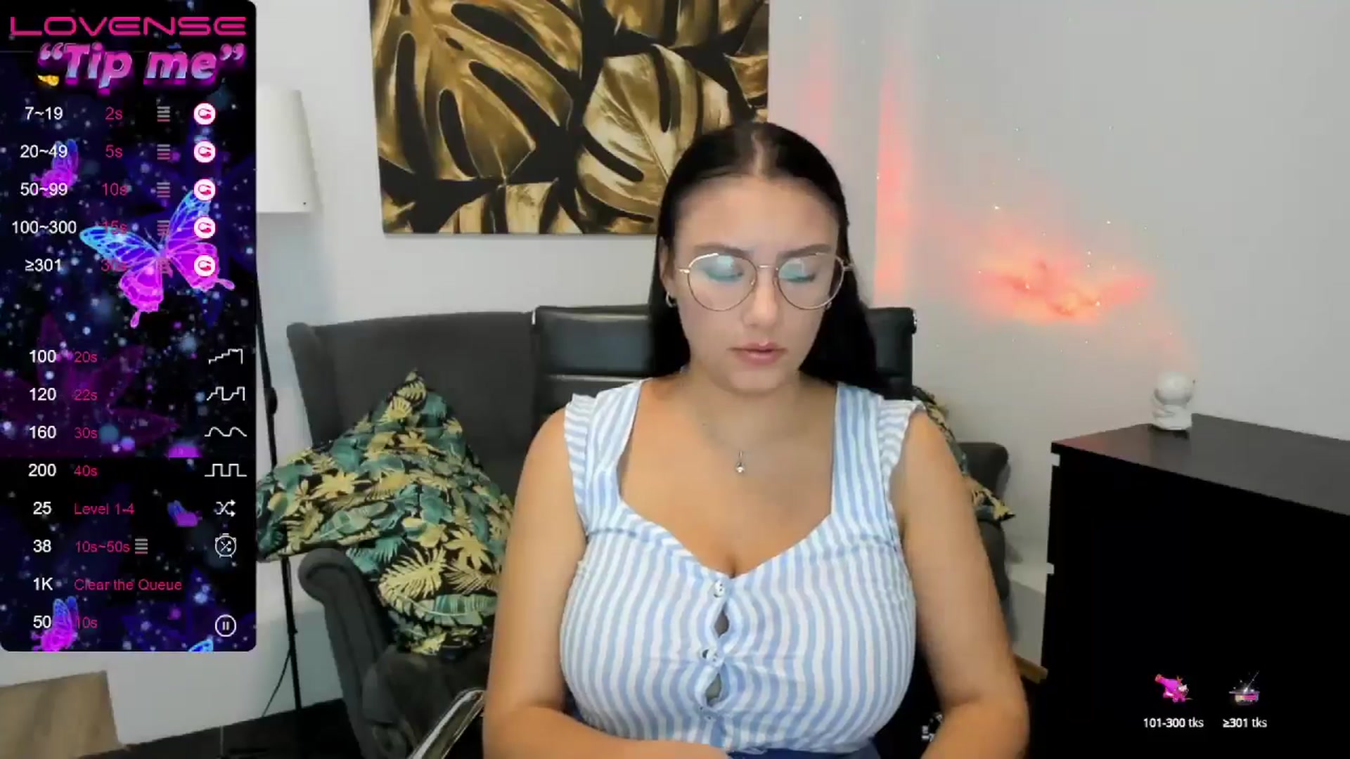 Gallery image thumbnail from SunfLowerr's myfreecams stream on, 08/08/2024, 15:31 image 10 of 20