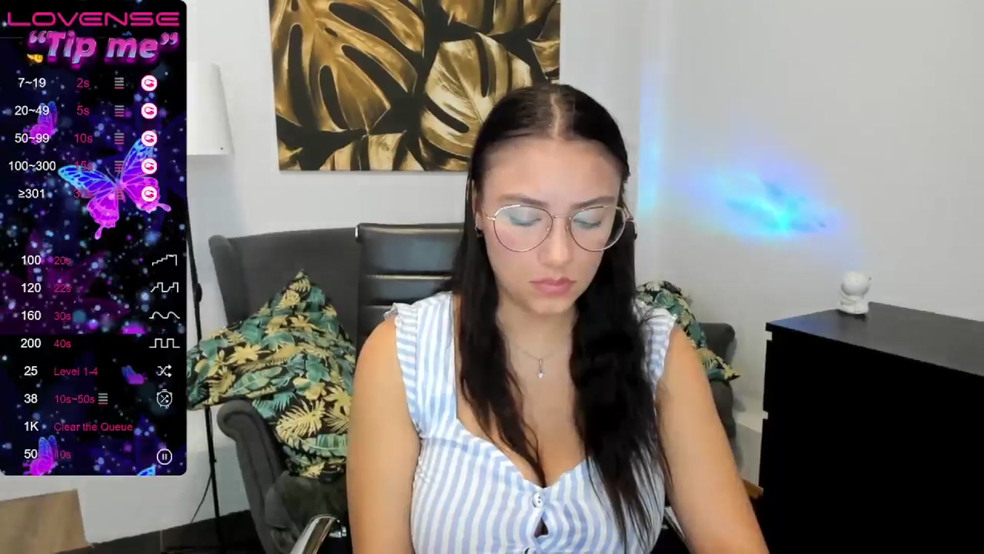 Gallery image thumbnail from SunfLowerr's myfreecams stream on, 08/08/2024, 15:31 image 5 of 20