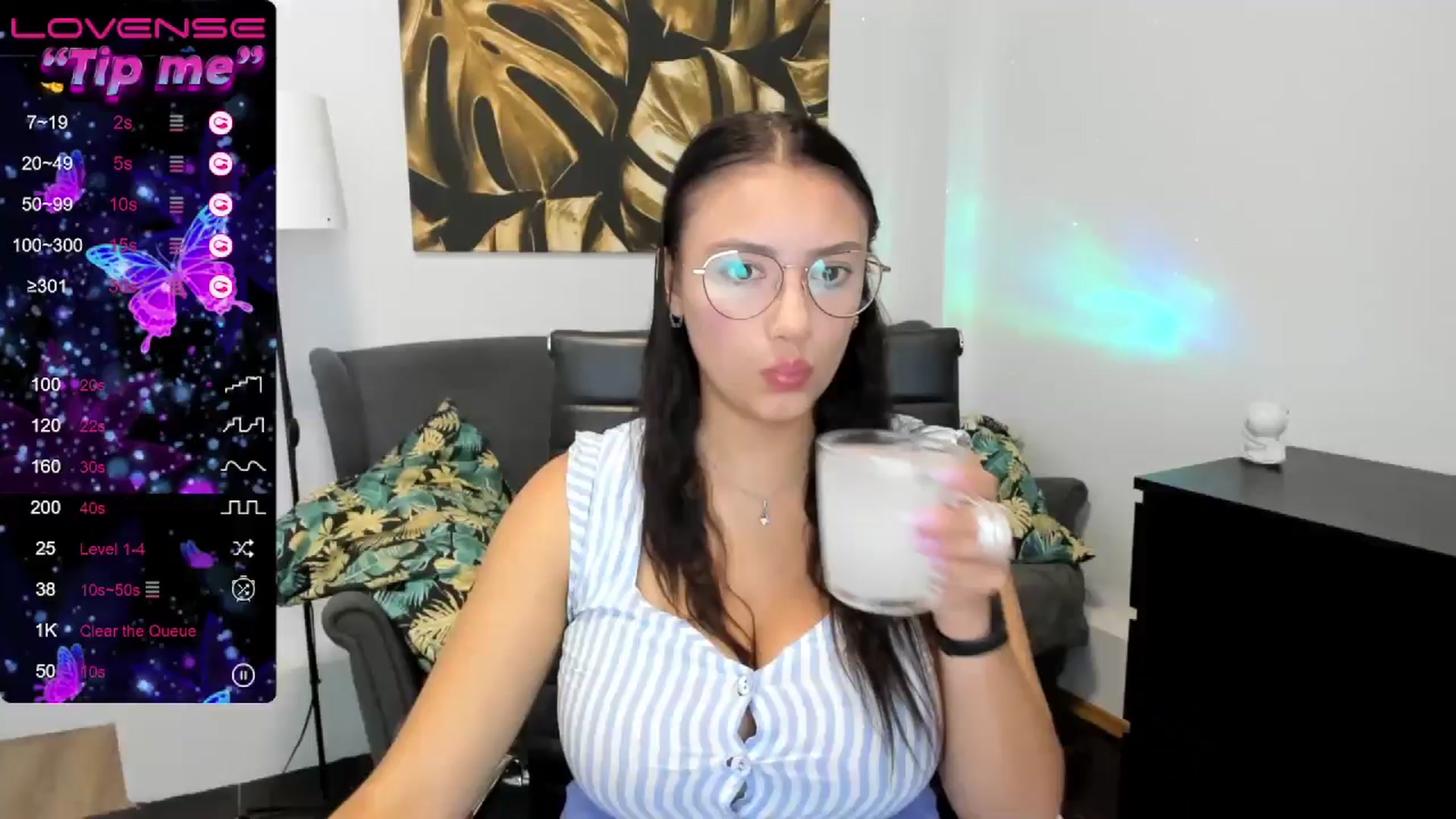 Gallery image thumbnail from SunfLowerr's myfreecams stream on, 08/08/2024, 15:31 image 1 of 20