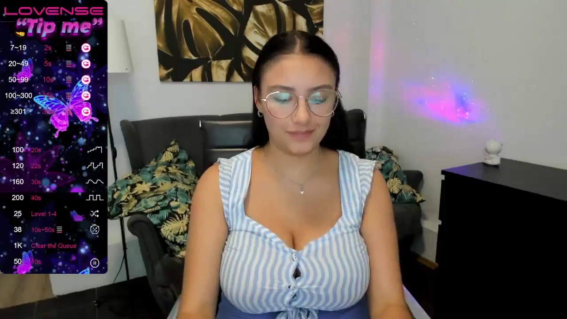 Gallery image thumbnail from SunfLowerr's myfreecams stream on, 08/08/2024, 18:43 image 19 of 20
