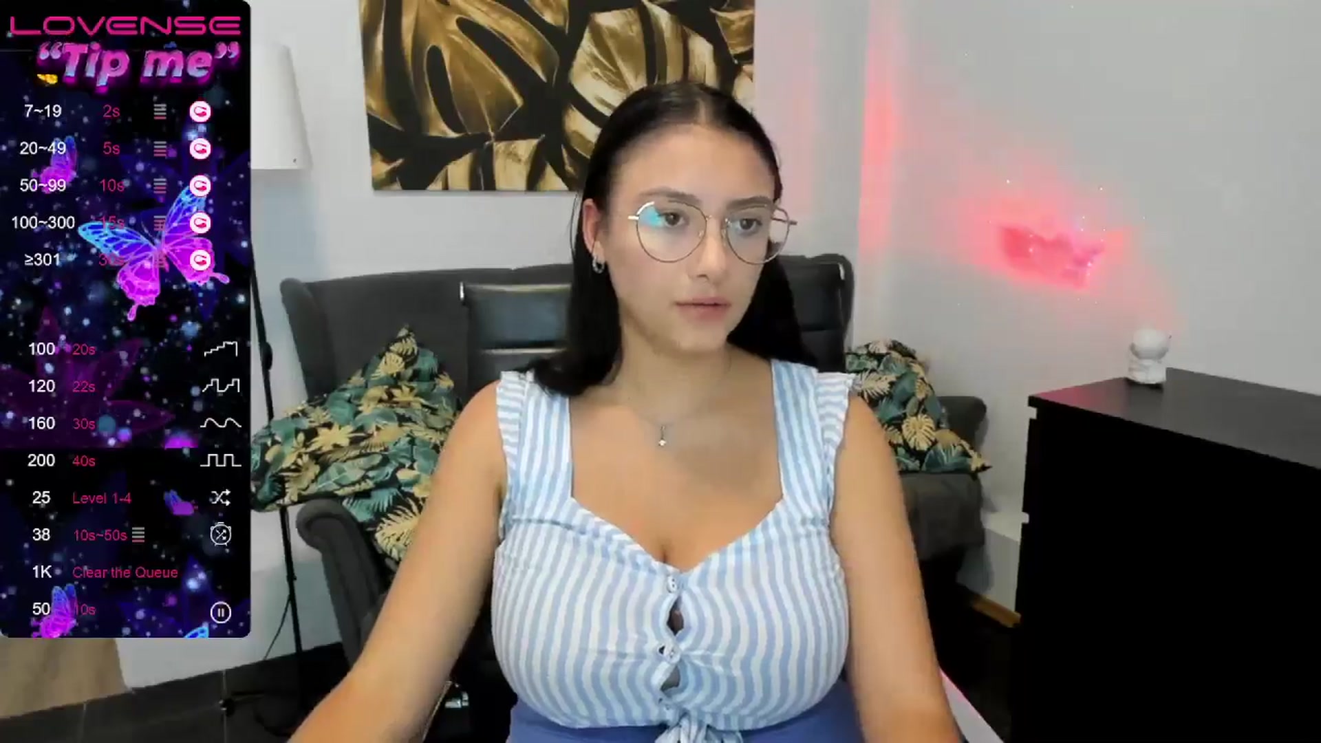 Gallery image thumbnail from SunfLowerr's myfreecams stream on, 08/08/2024, 18:43 image 11 of 20